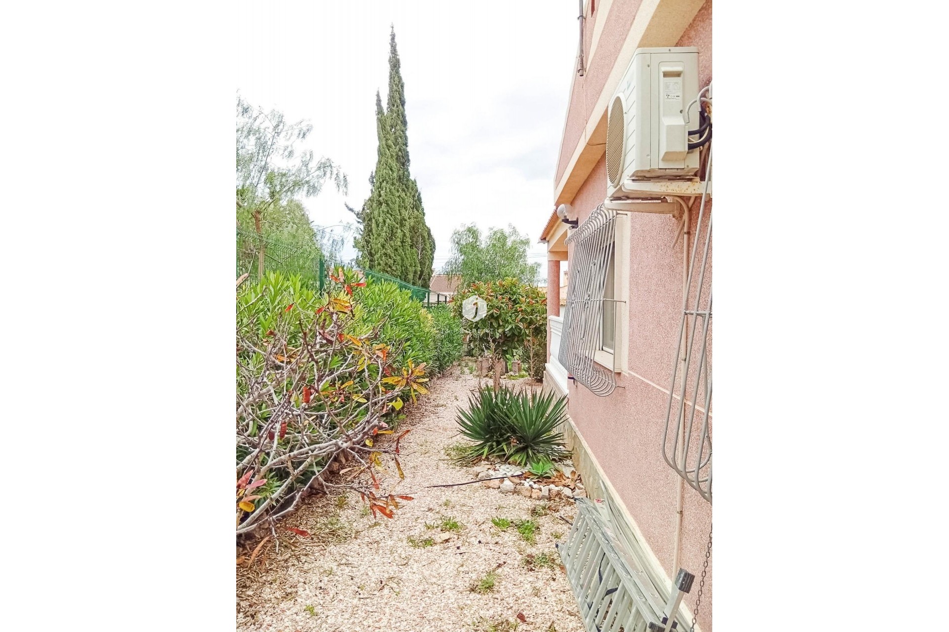 Segunda mano - Villa -
Torrevieja - La siesta