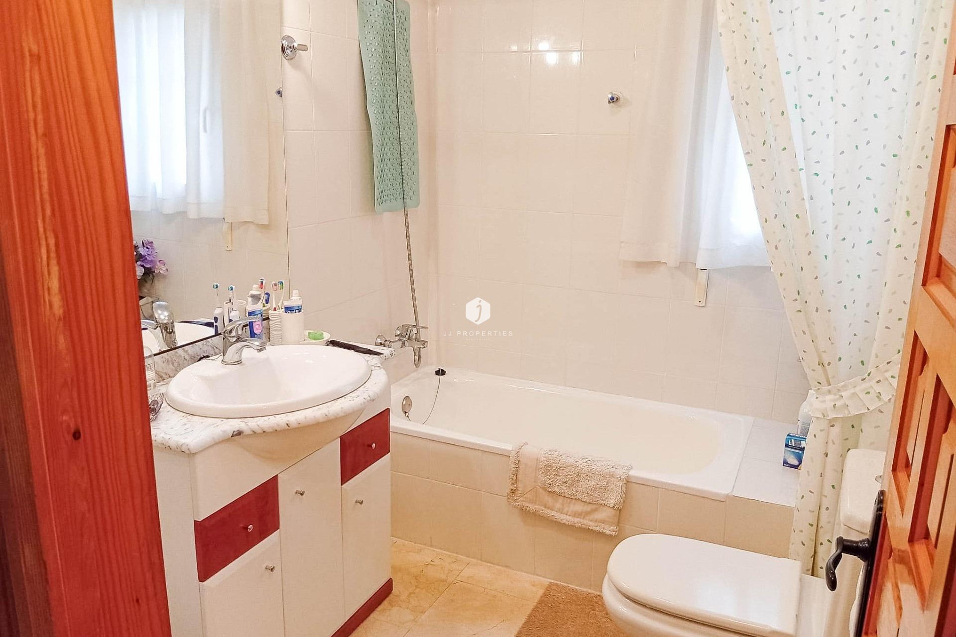 Segunda mano - Villa -
Torrevieja - La siesta