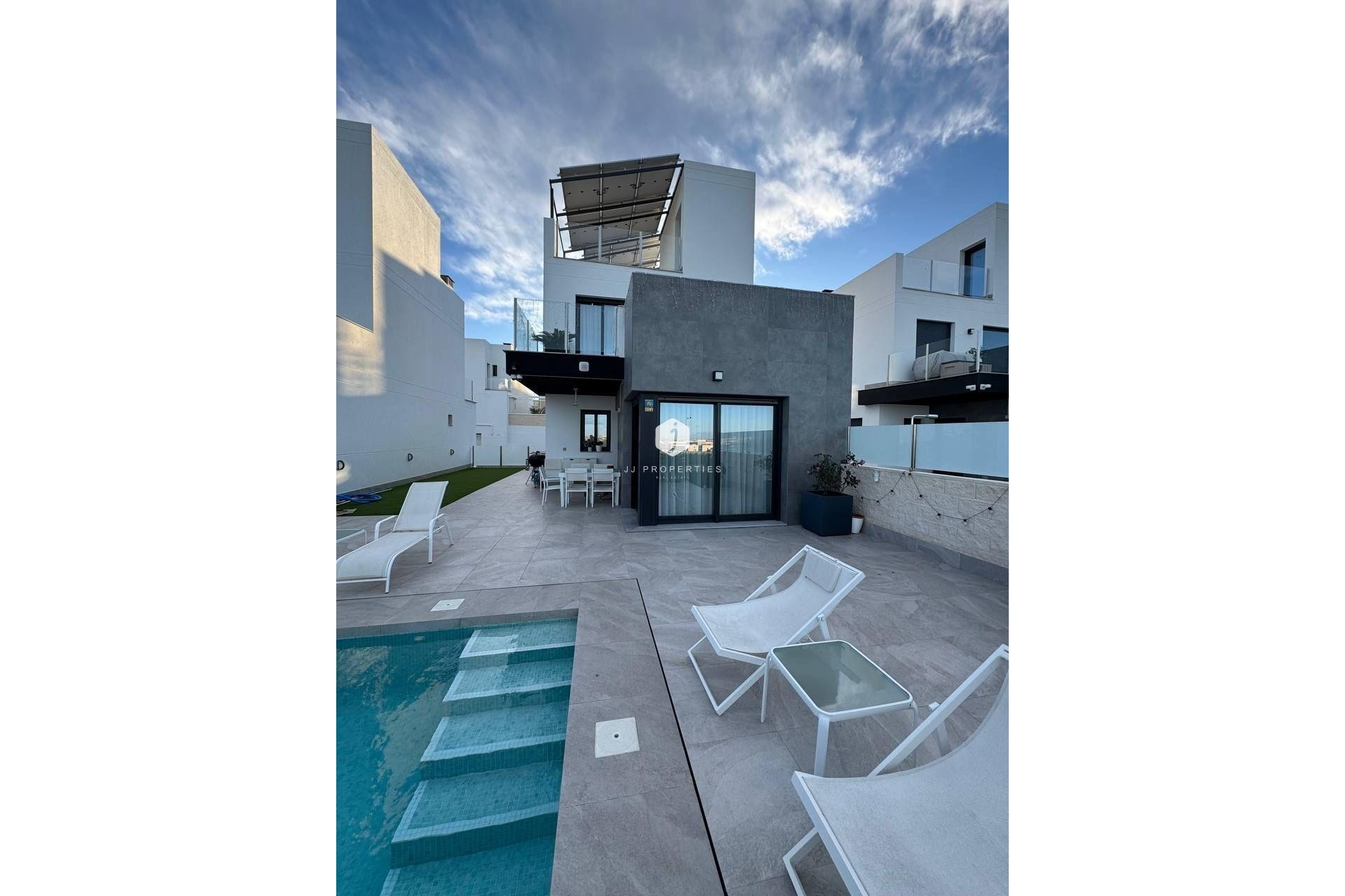 Segunda mano - Villa -
Torrevieja - Los Balcones - Los Altos del Edén