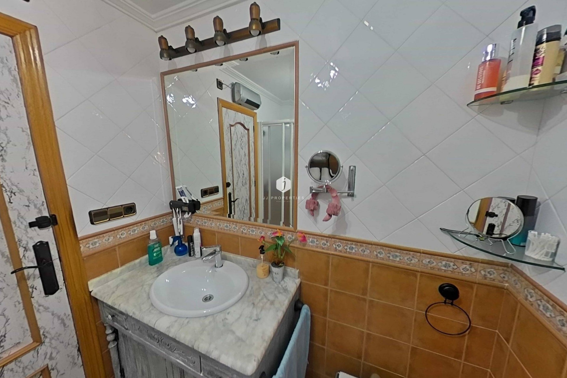Segunda mano - Villa -
Torrevieja - Los Balcones