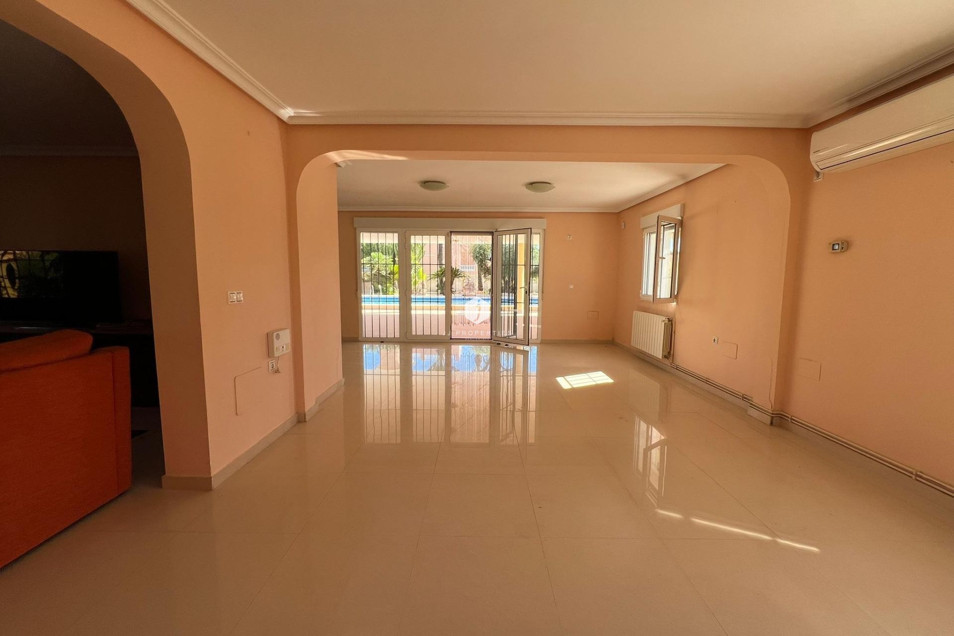 Segunda mano - Villa -
Torrevieja - Torreta Florida