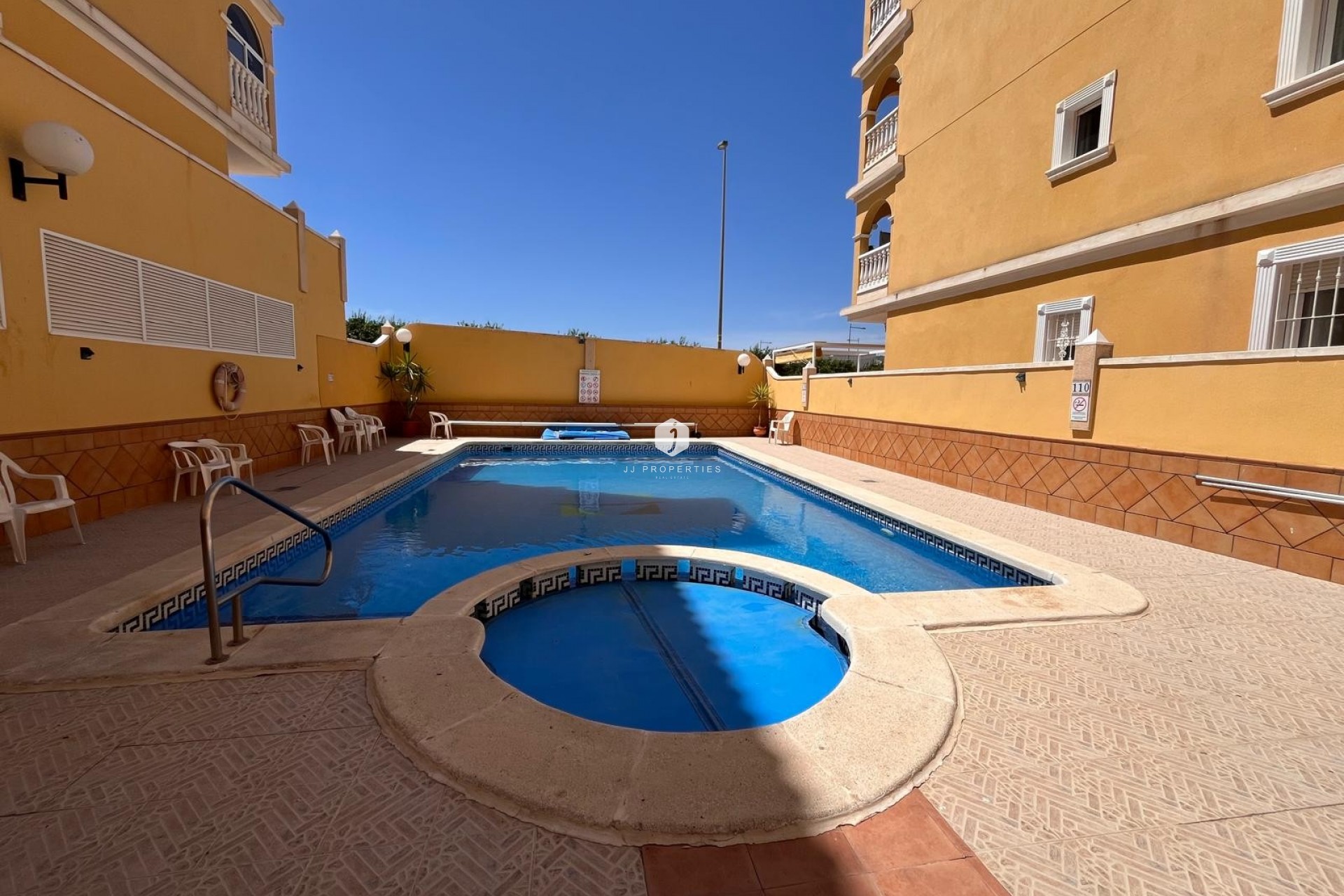 Tweedehands - Appartement / flat -
Algorfa - Inland