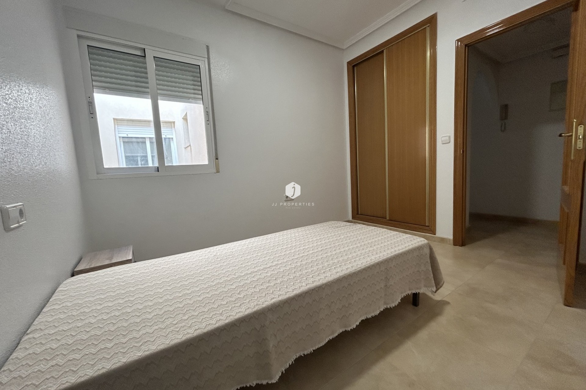 Tweedehands - Appartement / flat -
Alicante - Inland