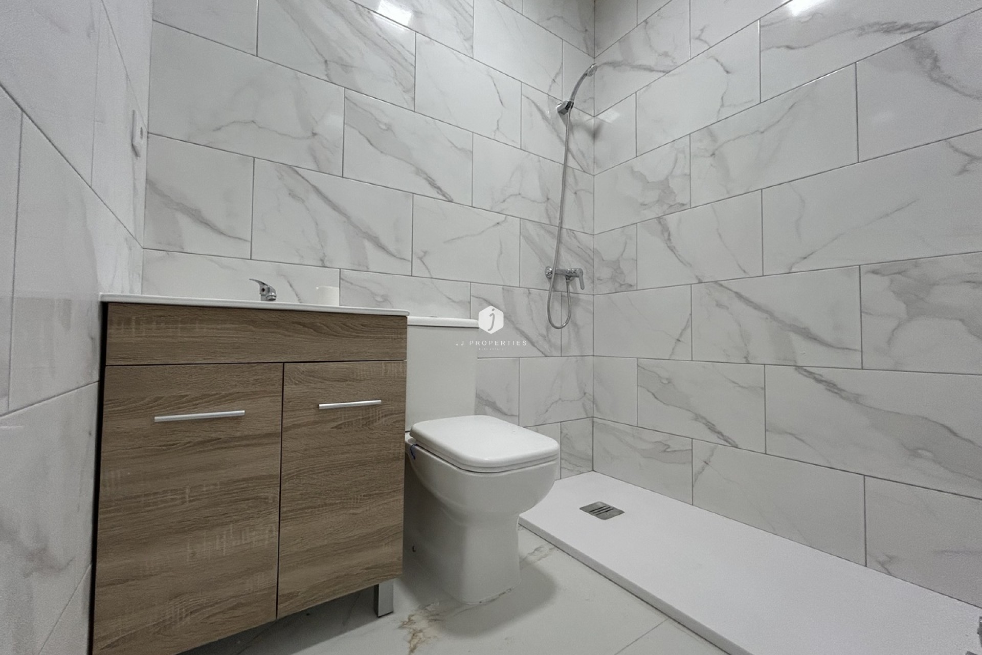 Tweedehands - Appartement / flat -
Alicante - Inland