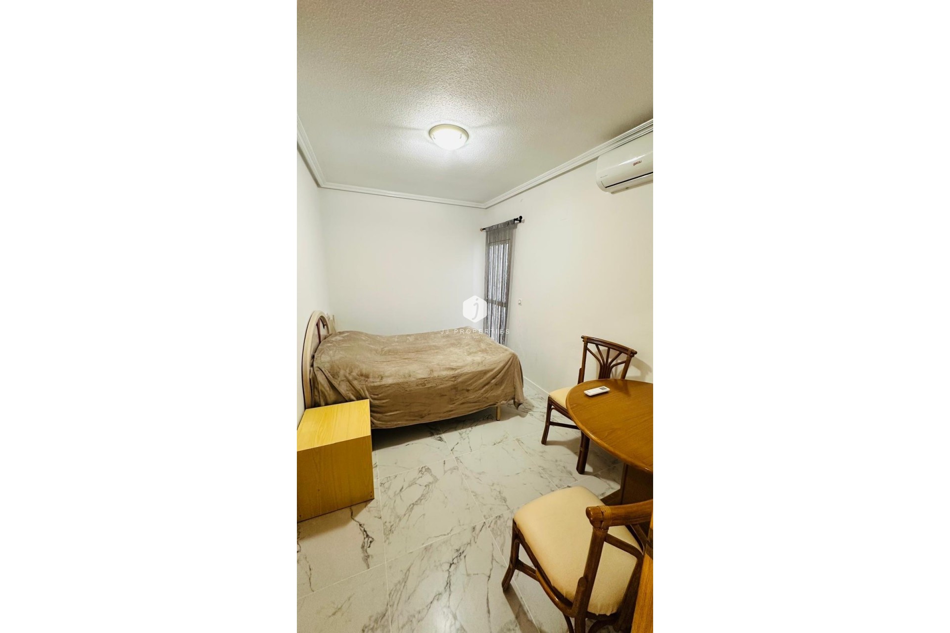 Tweedehands - Appartement / flat -
Torrevieja - Acequion