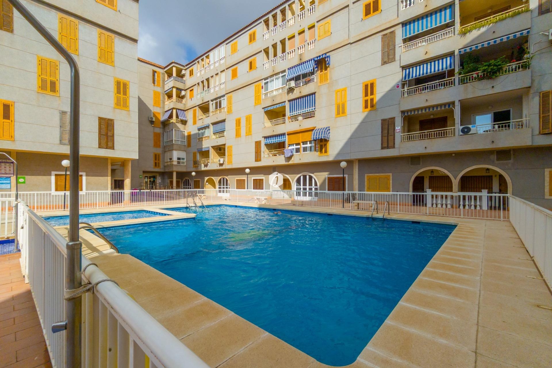Tweedehands - Appartement / flat -
Torrevieja - Acequion