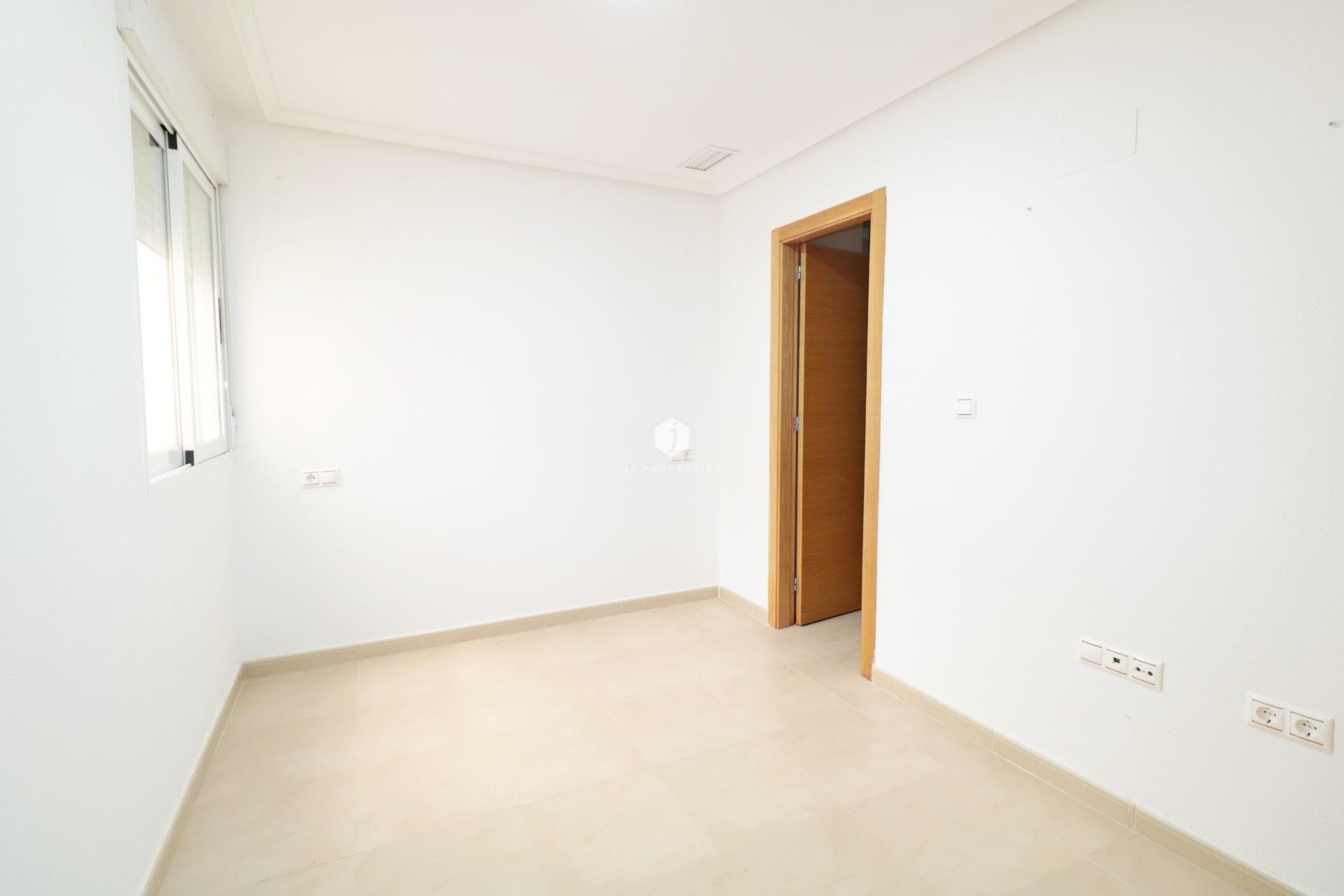 Tweedehands - Appartement / flat -
Torrevieja - Acequion