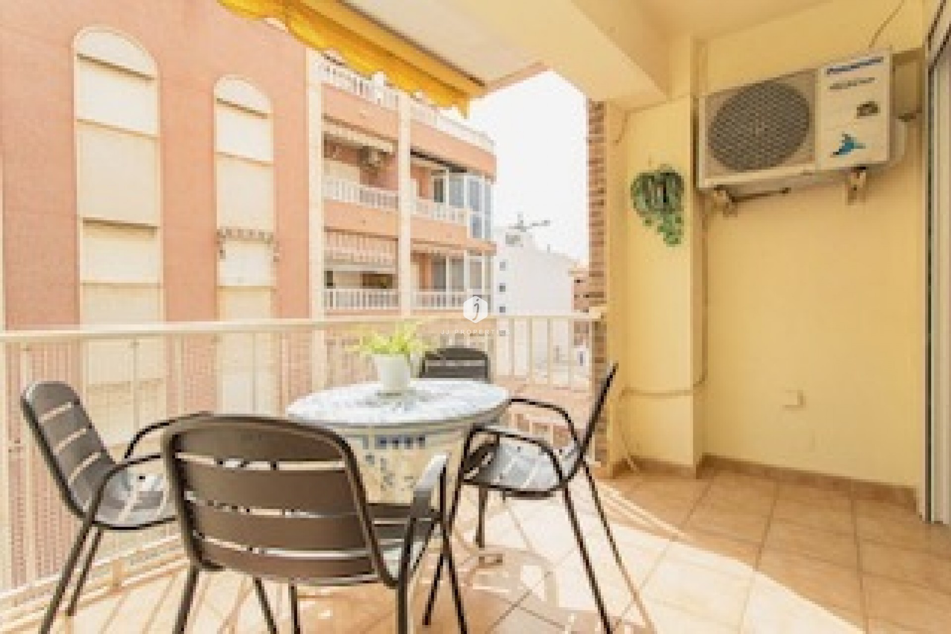 Tweedehands - Appartement / flat -
Torrevieja - Centro-Muelle Pesquero