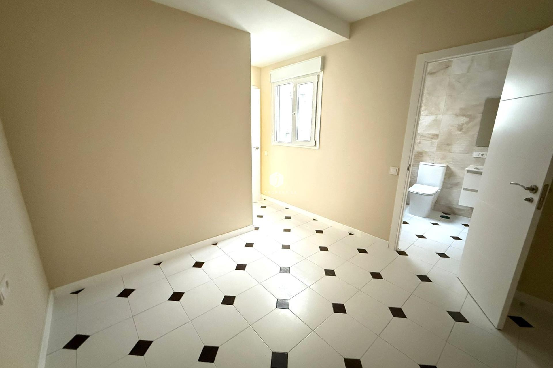 Tweedehands - Appartement / flat -
Torrevieja - Centro