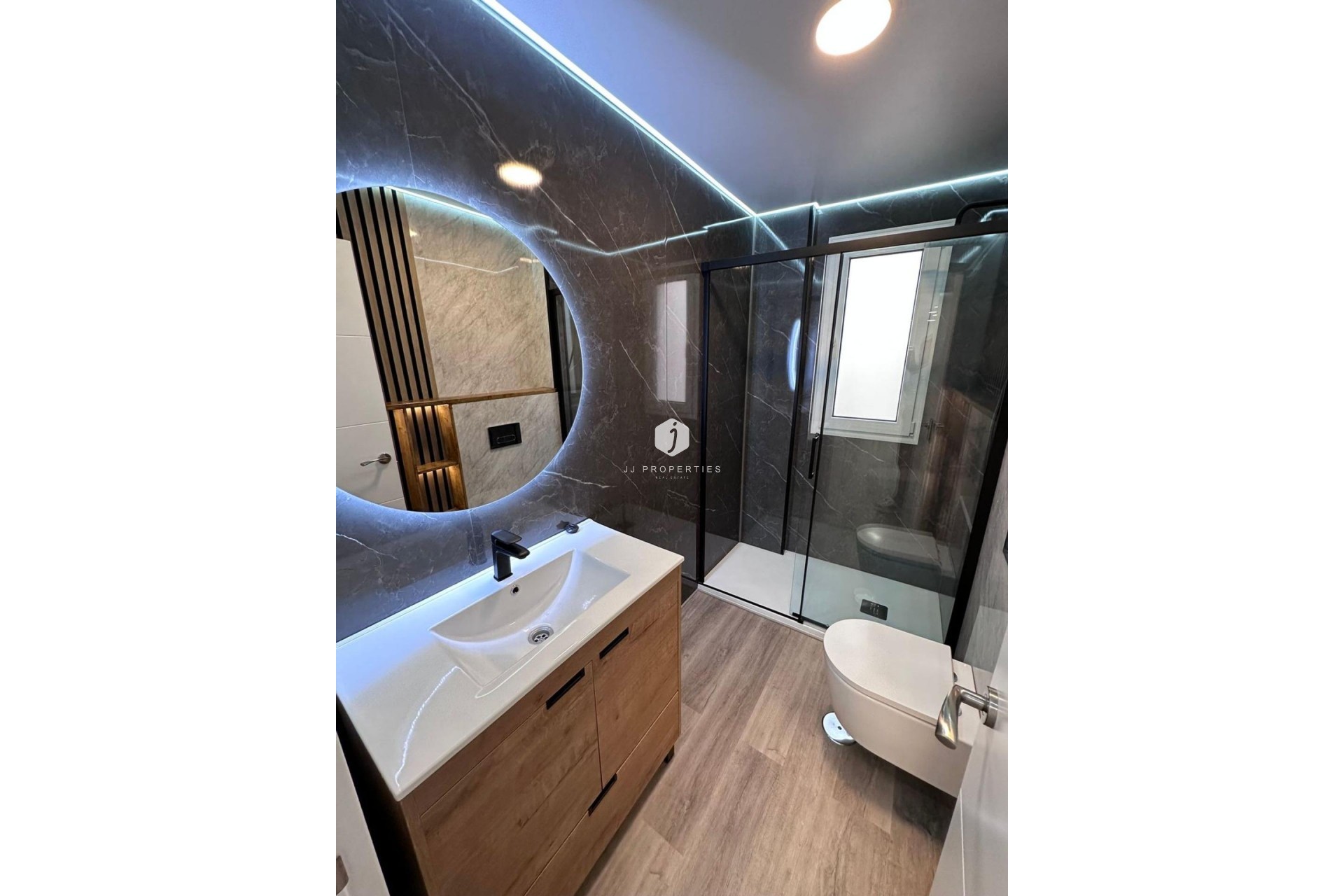 Tweedehands - Appartement / flat -
Torrevieja - Estacion de autobuses