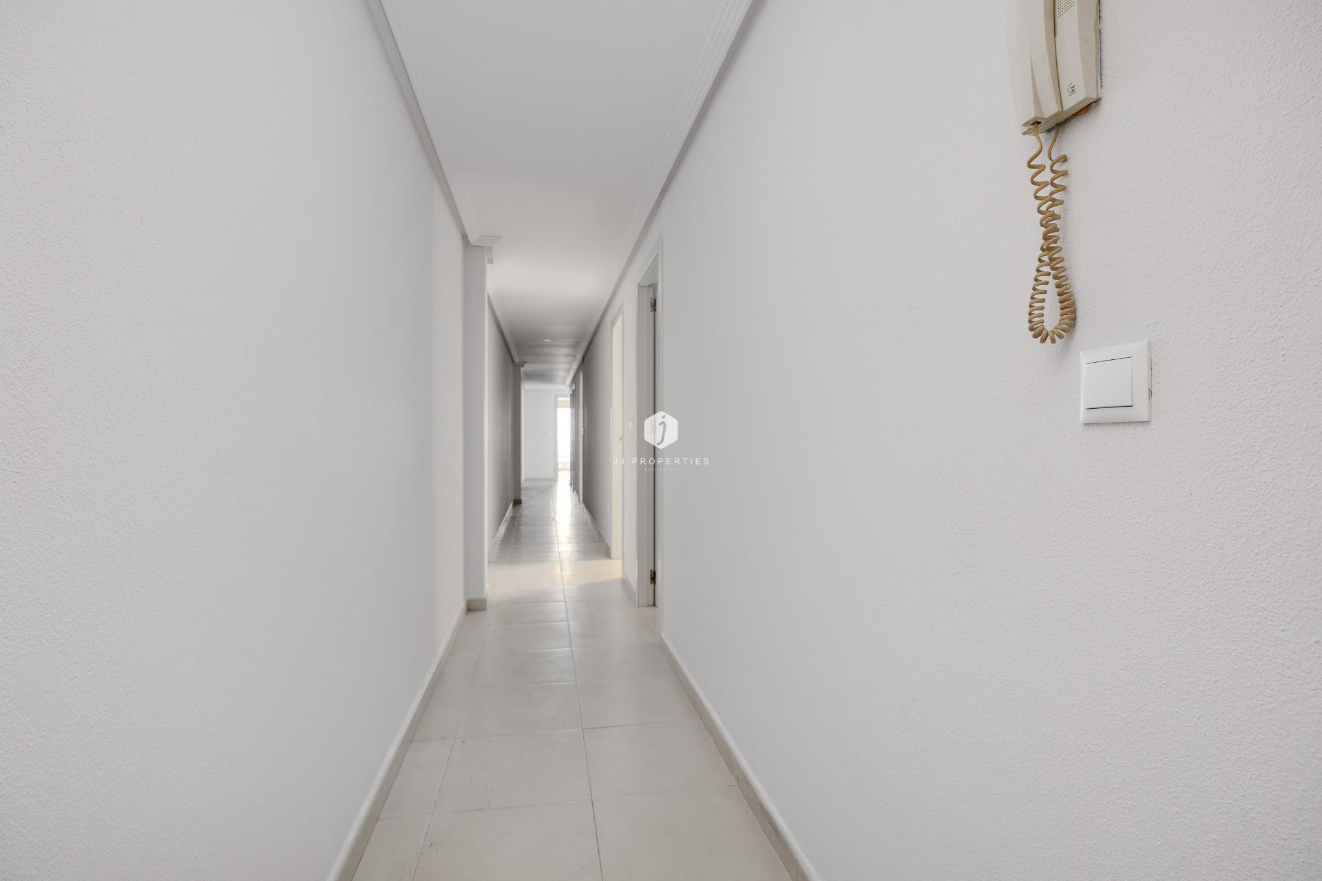 Tweedehands - Appartement / flat -
Torrevieja - Estacion de autobuses