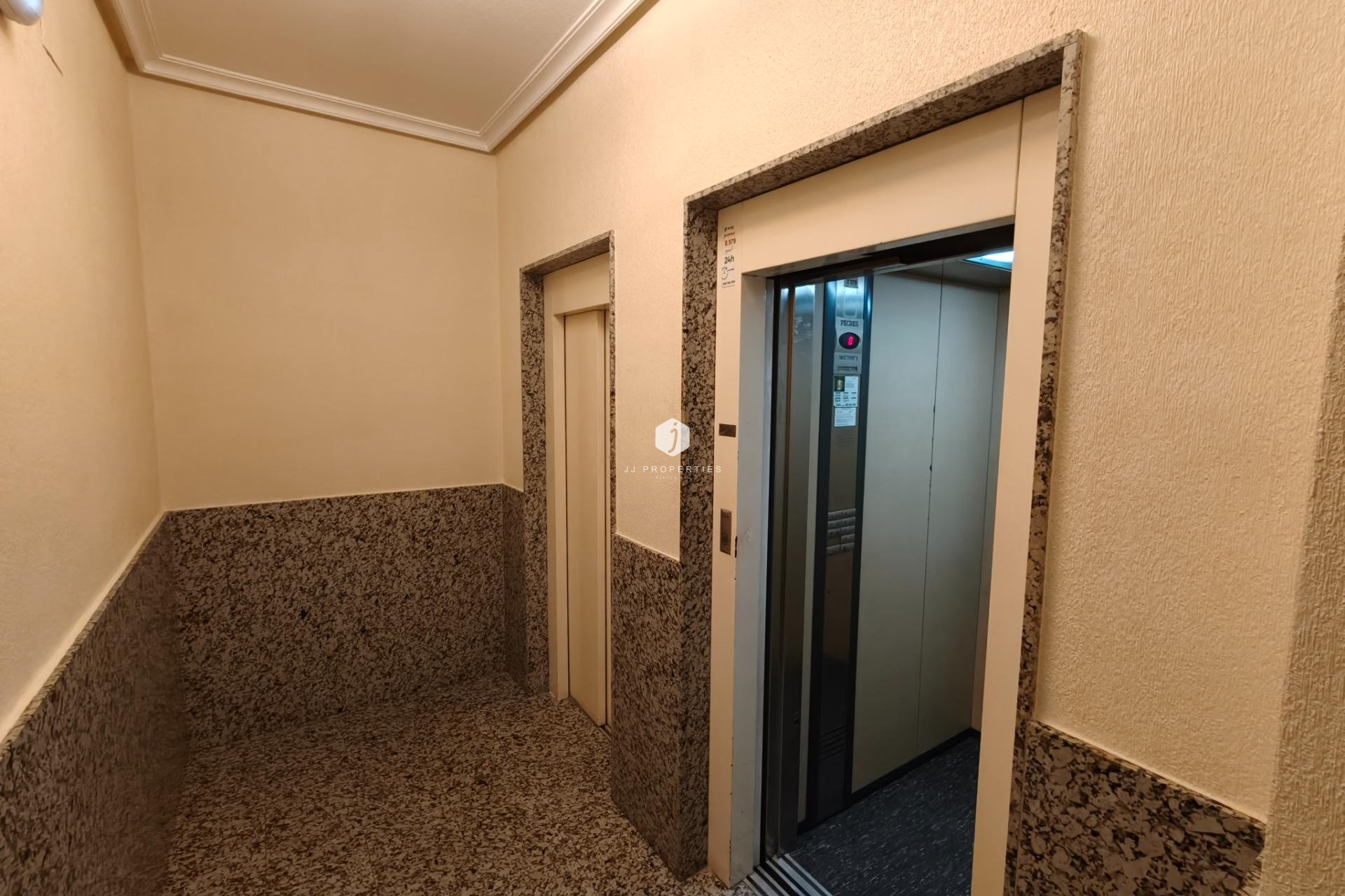 Tweedehands - Appartement / flat -
Torrevieja - Estacion de autobuses