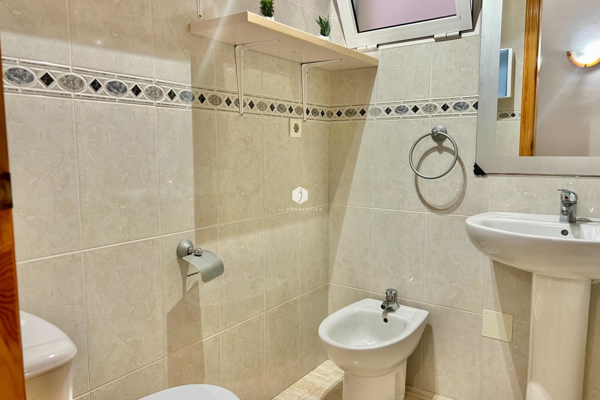 Tweedehands - Appartement / flat -
Torrevieja - Estacion de autobuses