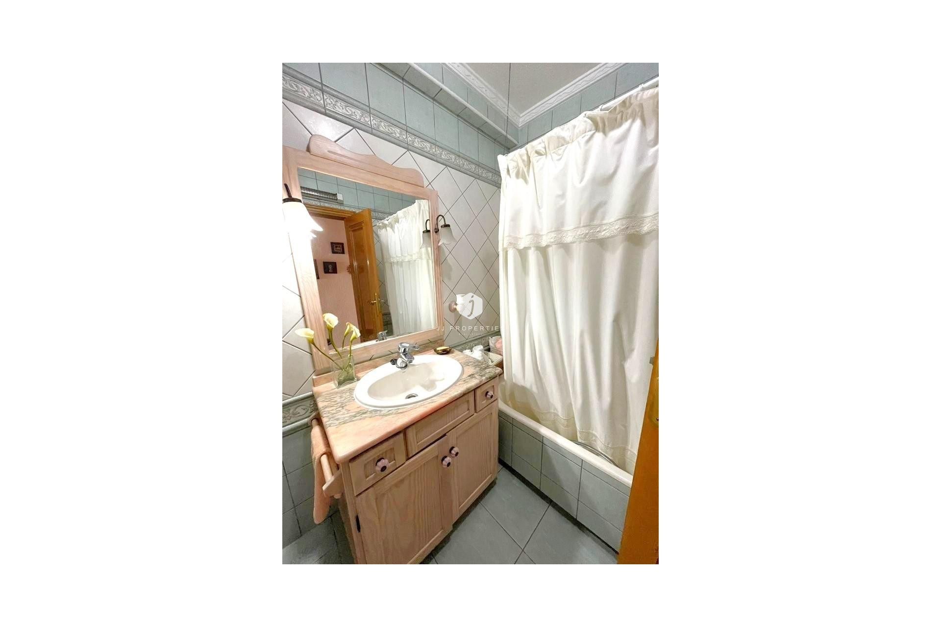 Tweedehands - Appartement / flat -
Torrevieja - Estacion de autobuses