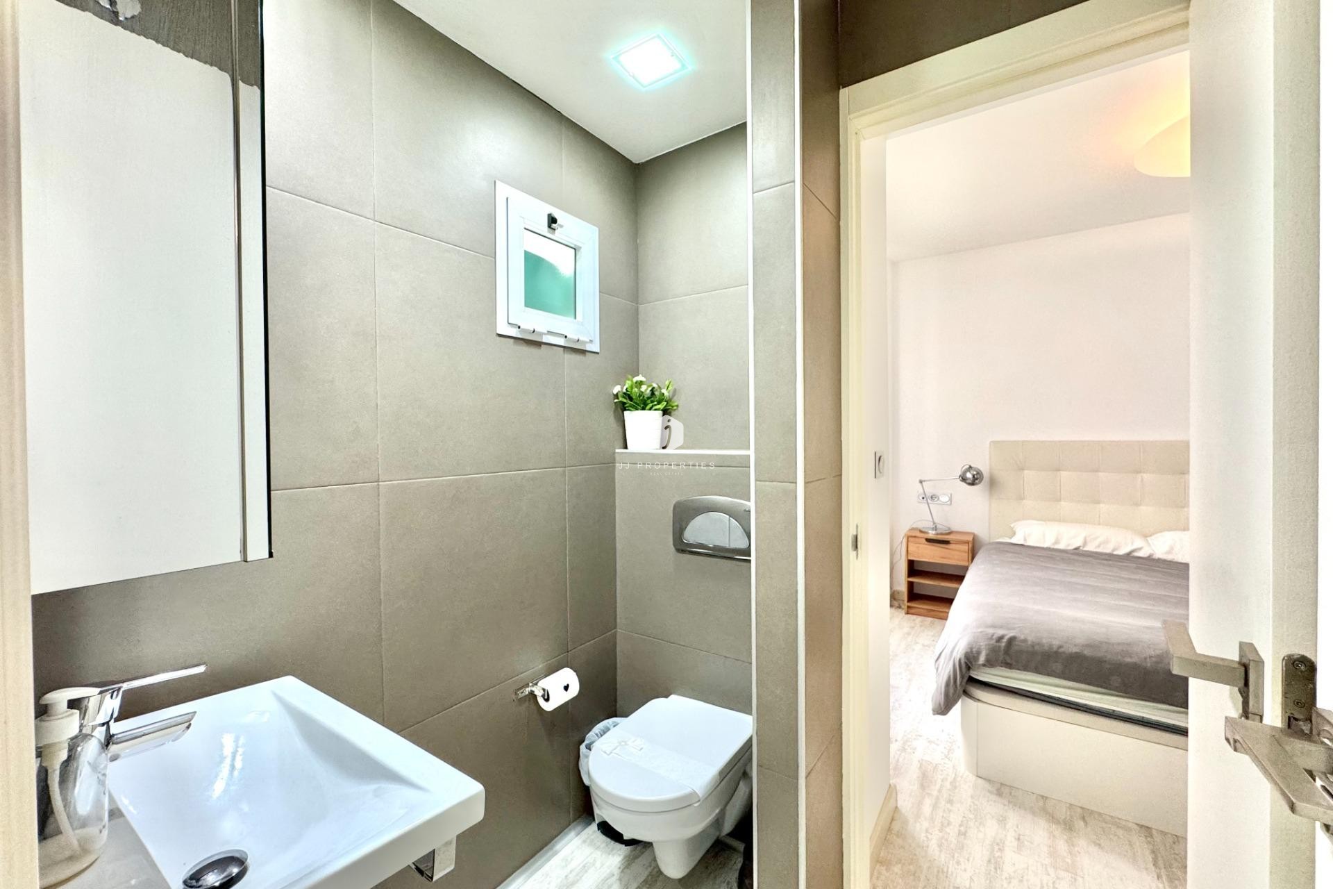 Tweedehands - Appartement / flat -
Torrevieja - Estacion de autobuses