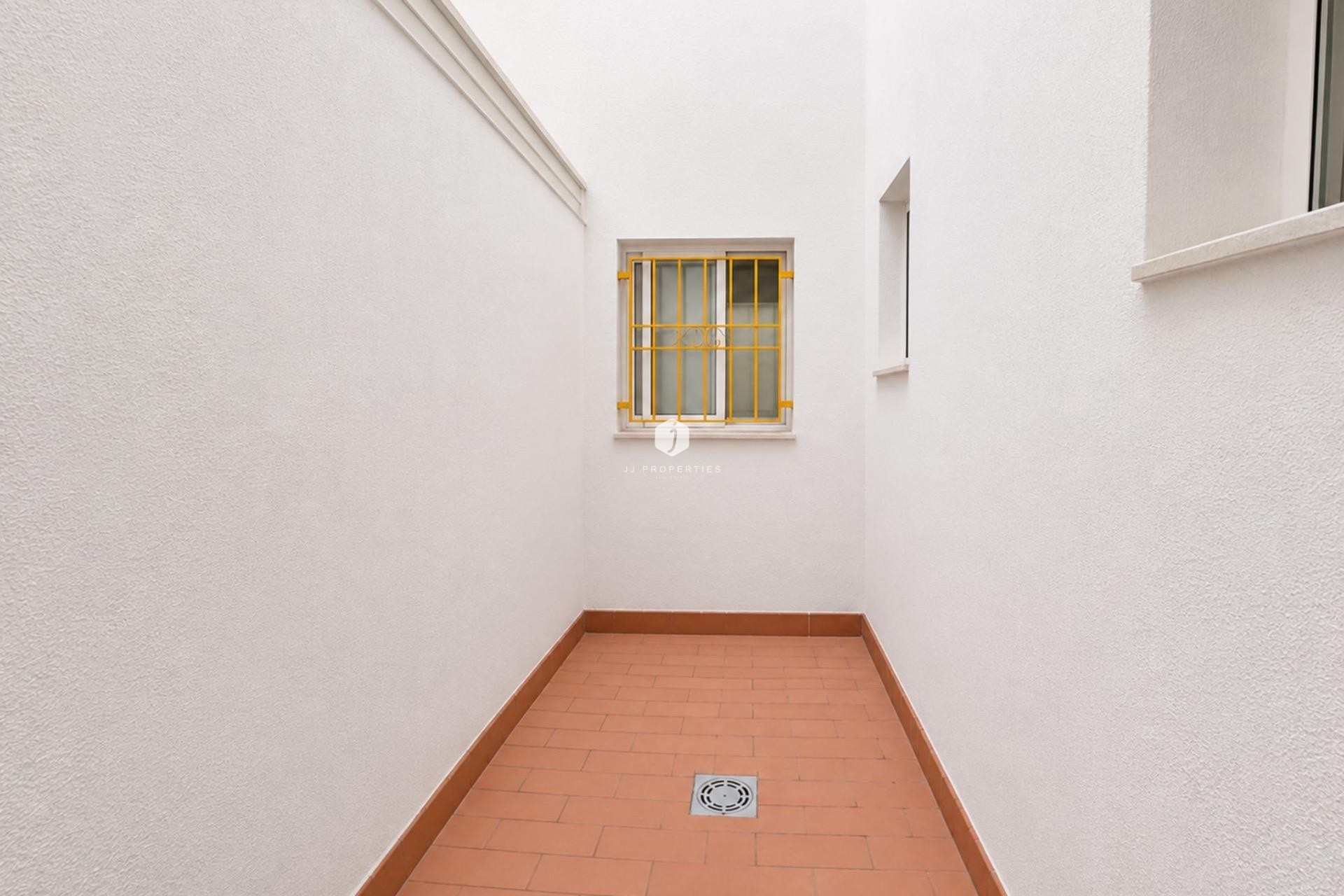 Tweedehands - Appartement / flat -
Torrevieja - Estacion de autobuses