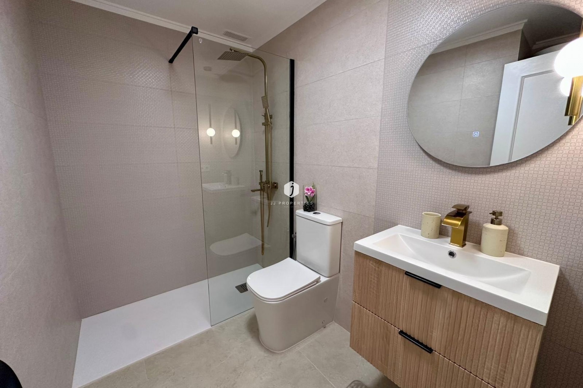 Tweedehands - Appartement / flat -
Torrevieja - Estacion de autobuses