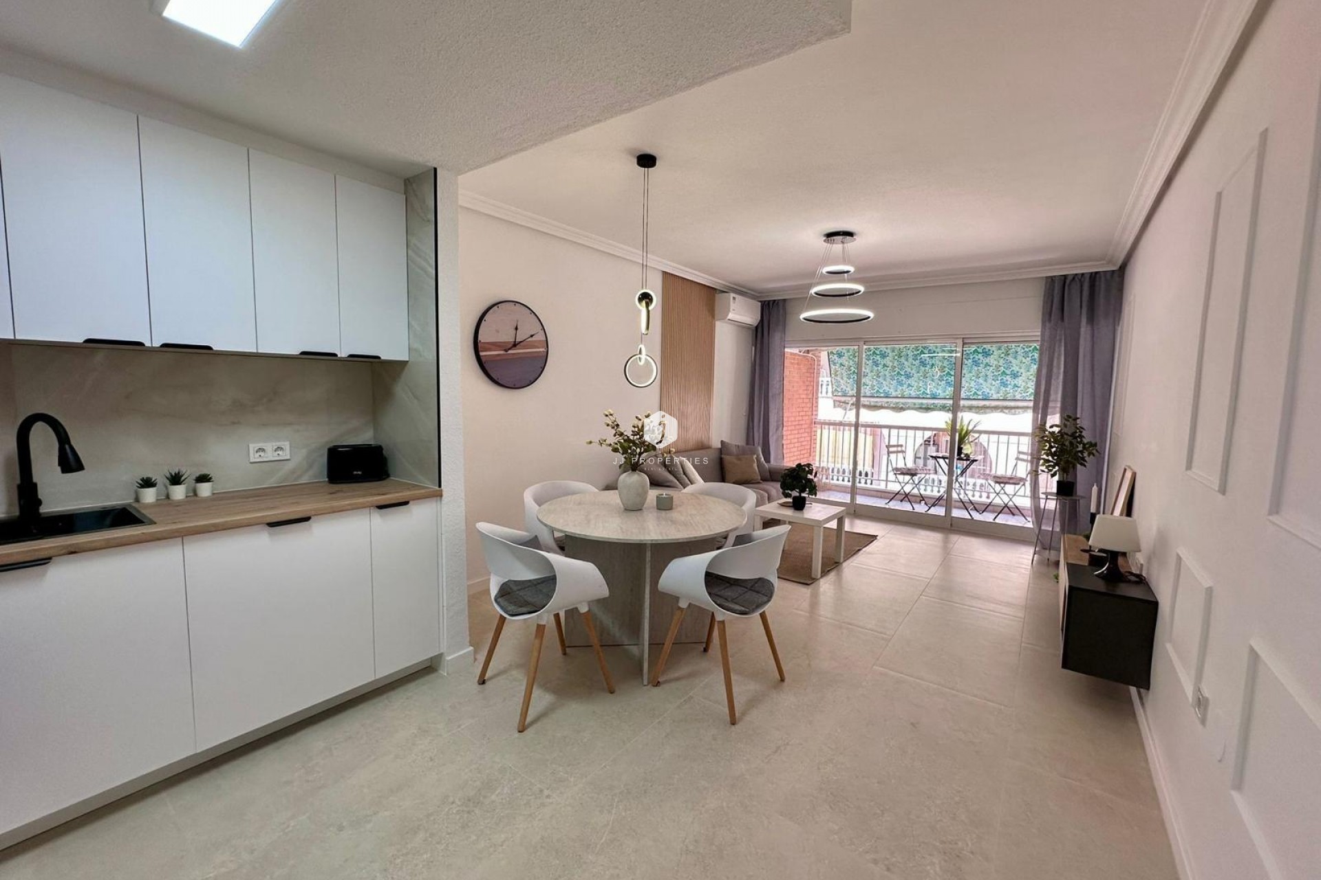 Tweedehands - Appartement / flat -
Torrevieja - Estacion de autobuses
