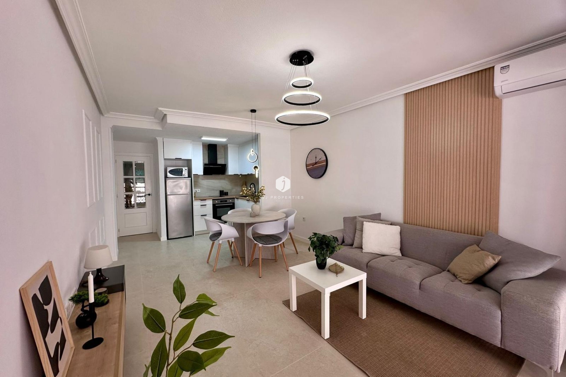 Tweedehands - Appartement / flat -
Torrevieja - Estacion de autobuses