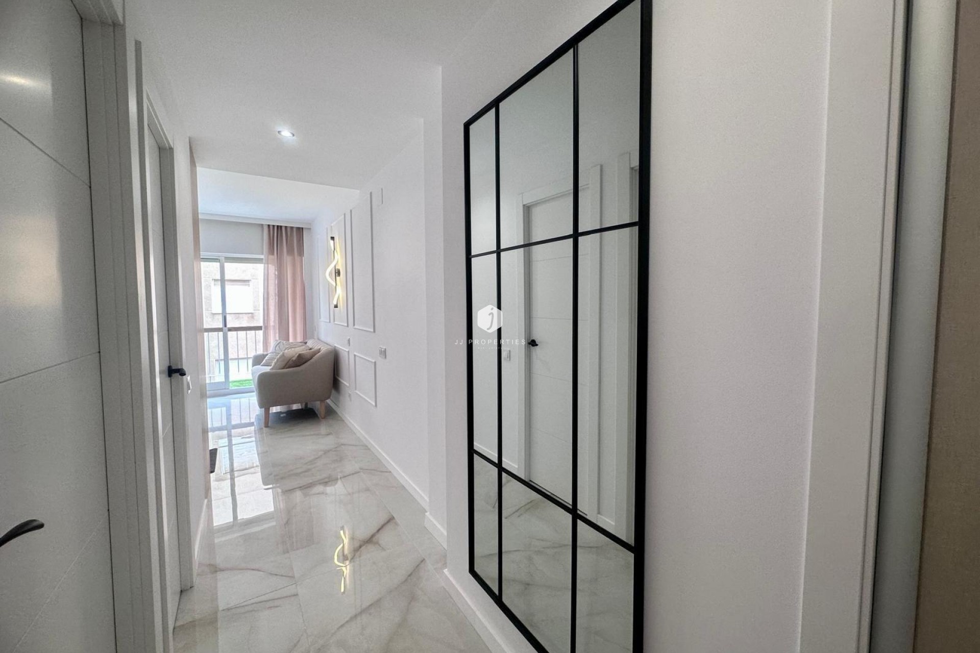 Tweedehands - Appartement / flat -
Torrevieja - Estacion de autobuses