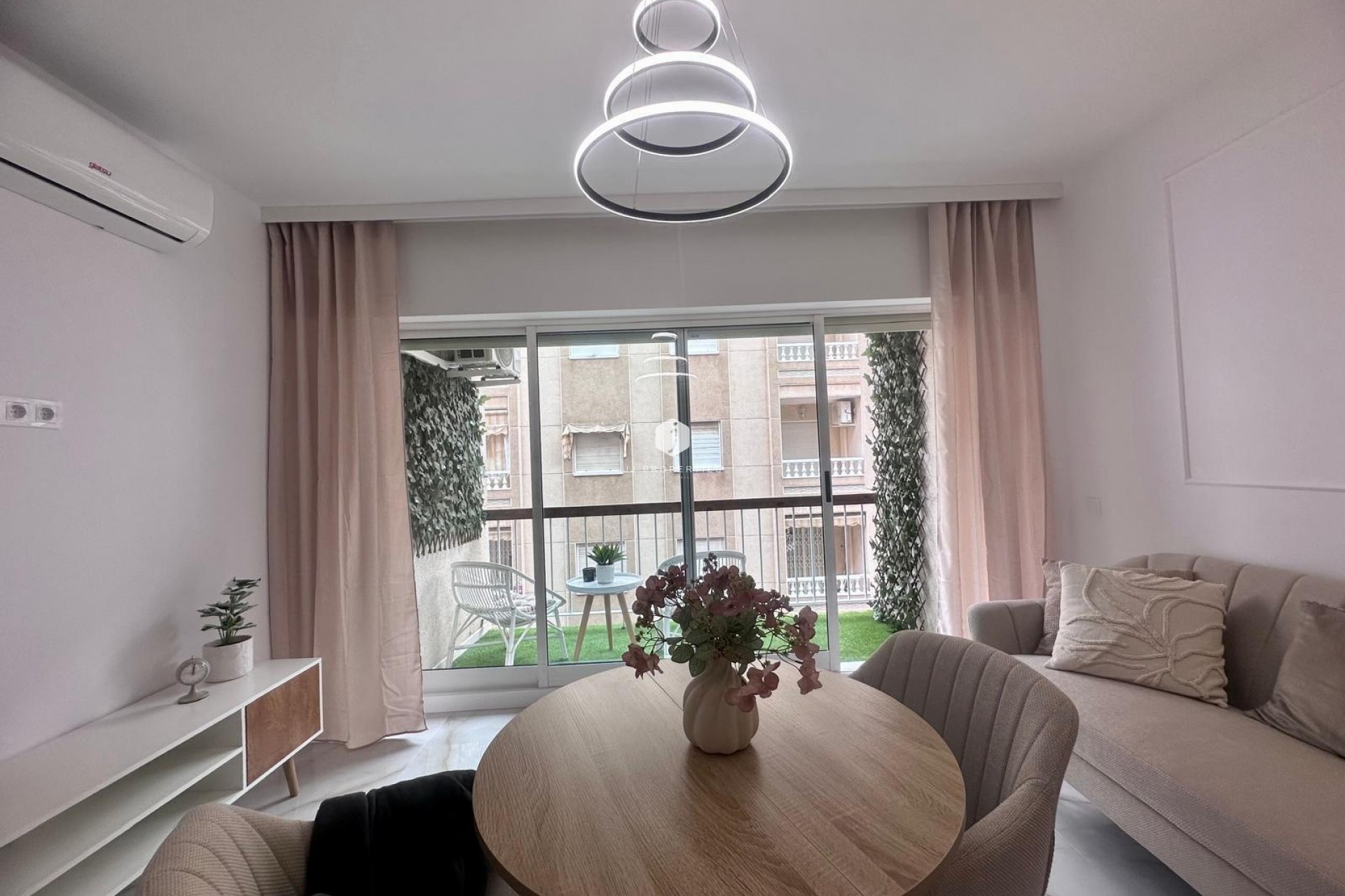 Tweedehands - Appartement / flat -
Torrevieja - Estacion de autobuses