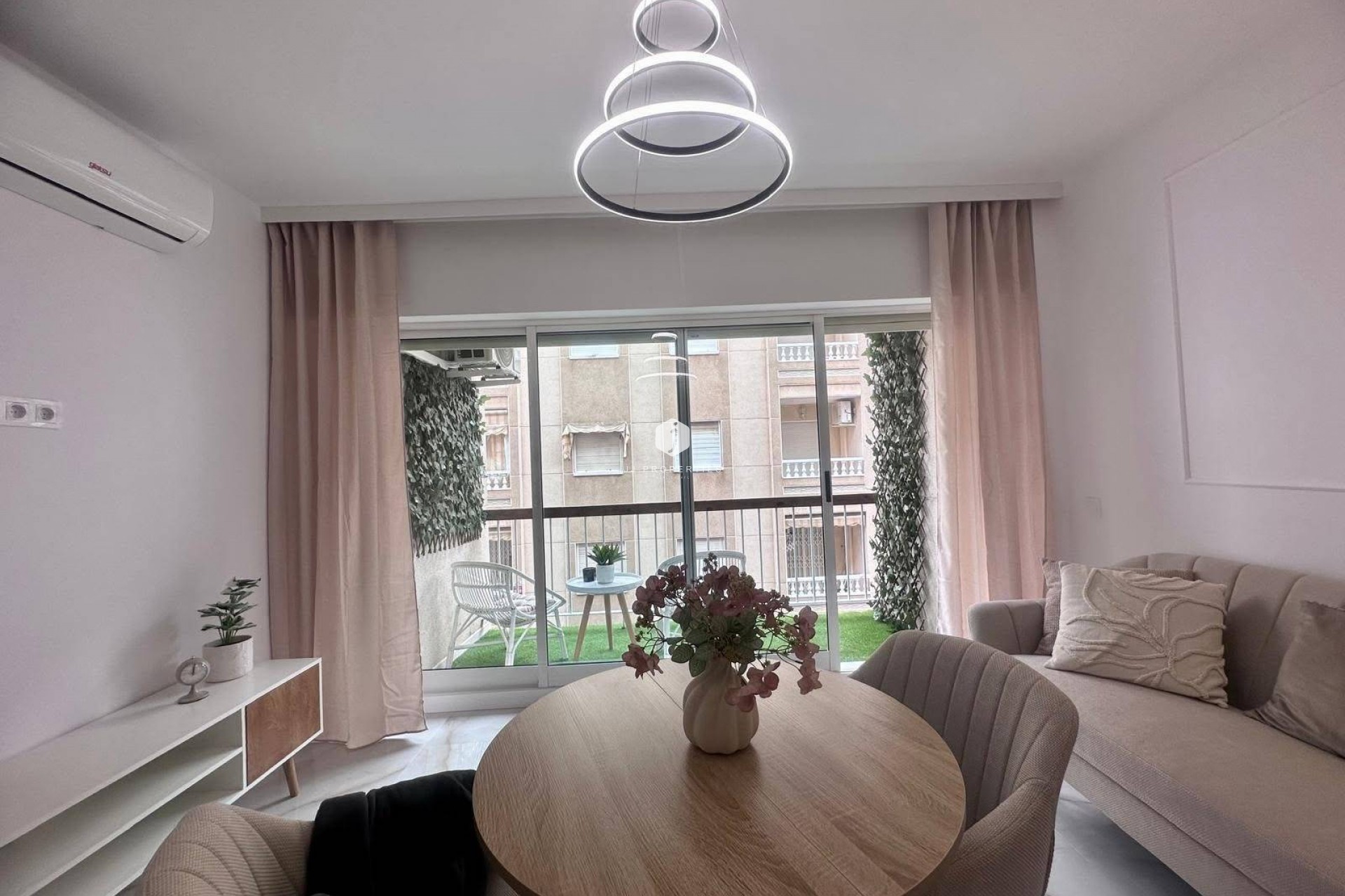 Tweedehands - Appartement / flat -
Torrevieja - Estacion de autobuses