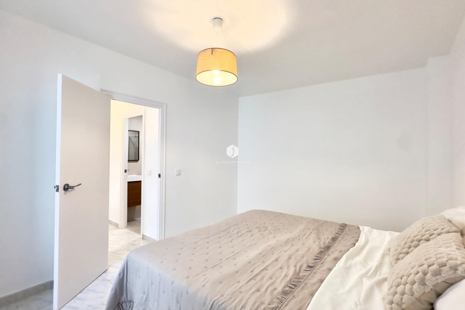 Tweedehands - Appartement / flat -
Torrevieja - Estacion de autobuses