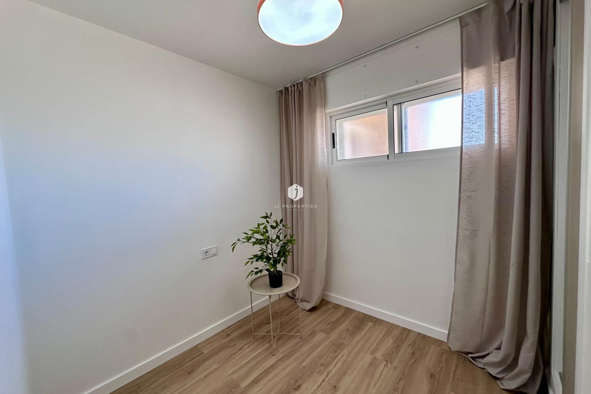Tweedehands - Appartement / flat -
Torrevieja - Habaneras