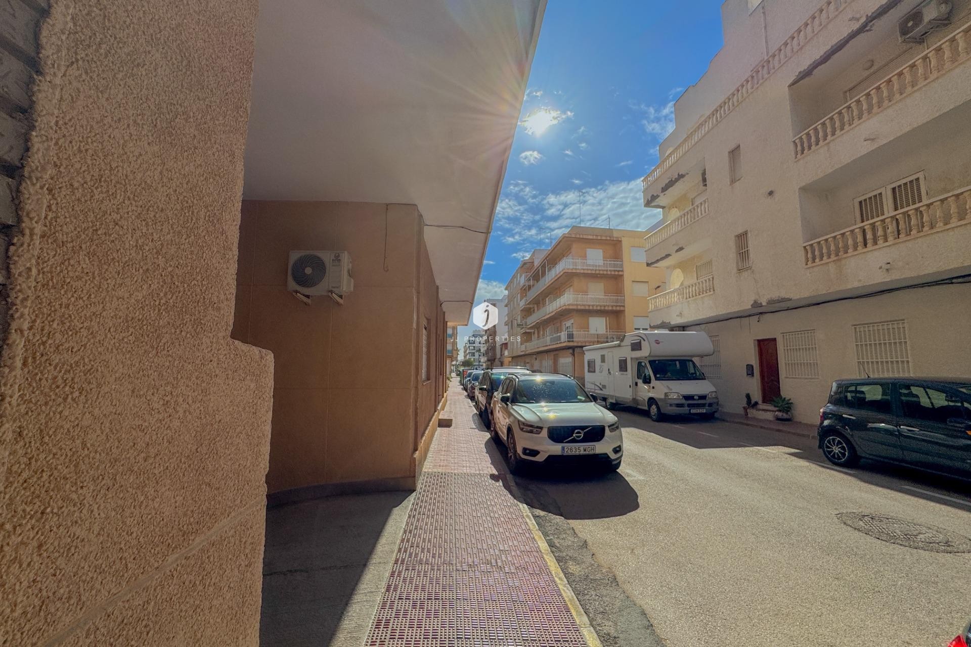 Tweedehands - Appartement / flat -
Torrevieja - La Mata Pueblo