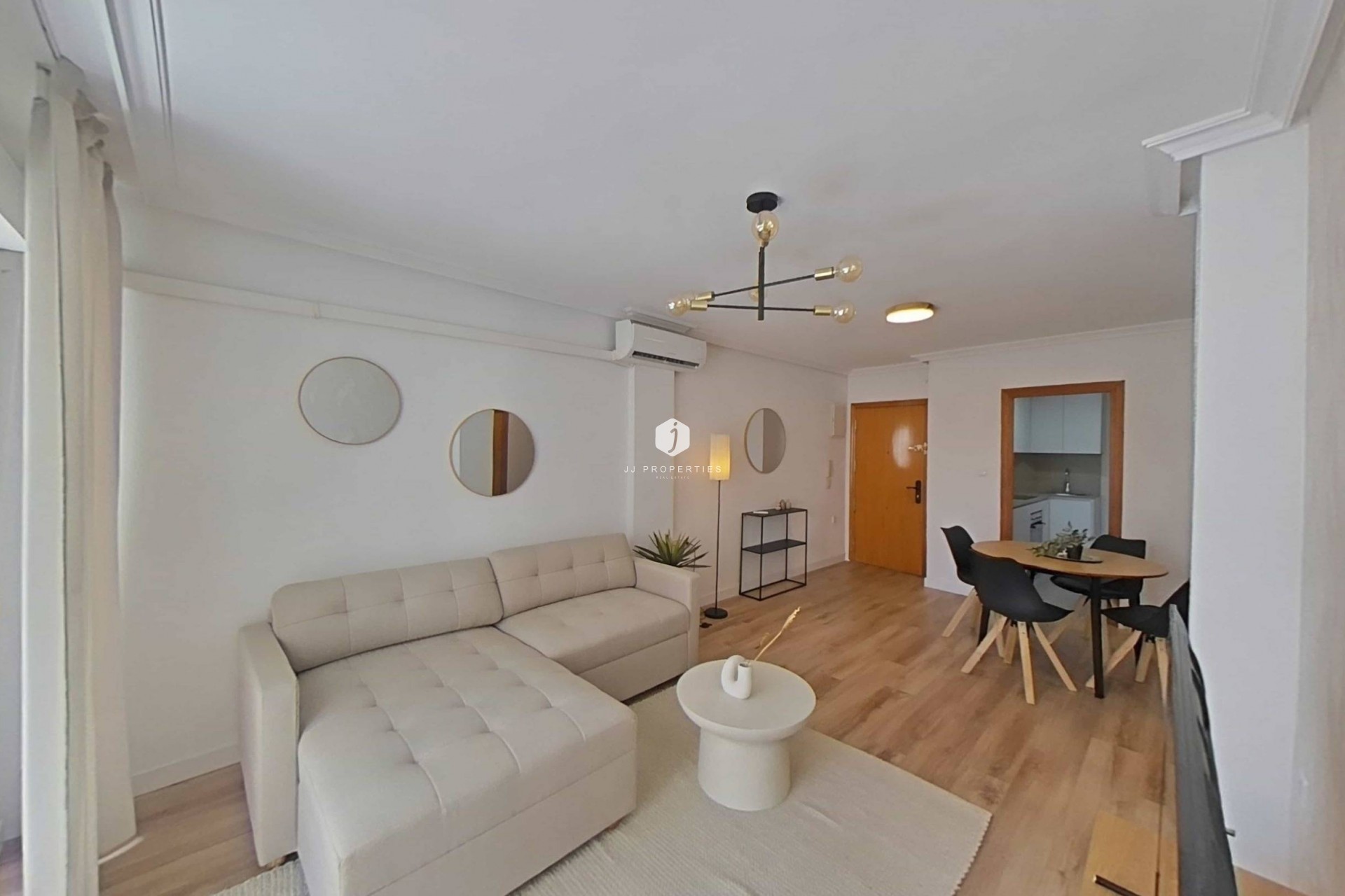 Tweedehands - Appartement / flat -
Torrevieja - La Mata Pueblo