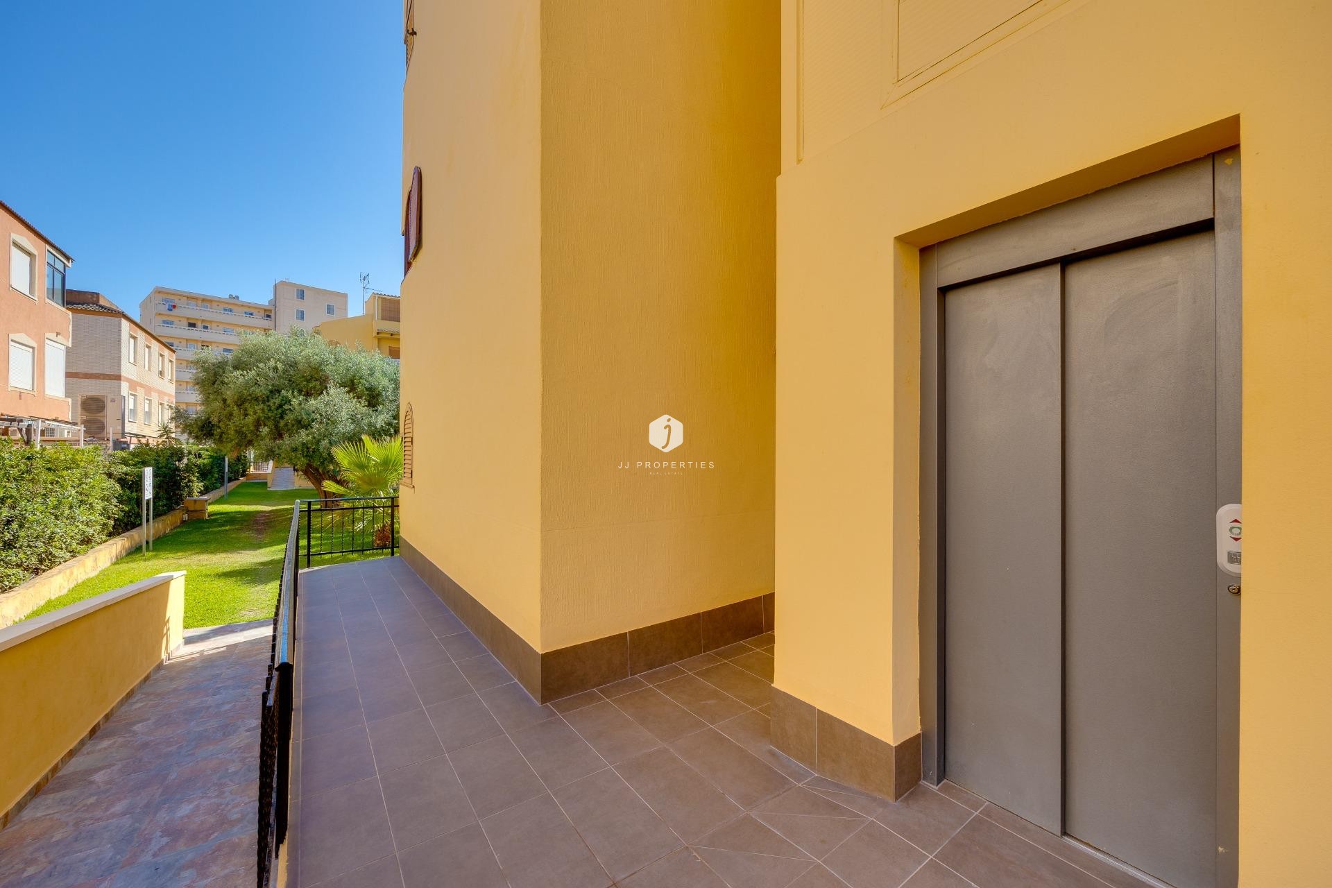 Tweedehands - Appartement / flat -
Torrevieja - La Mata