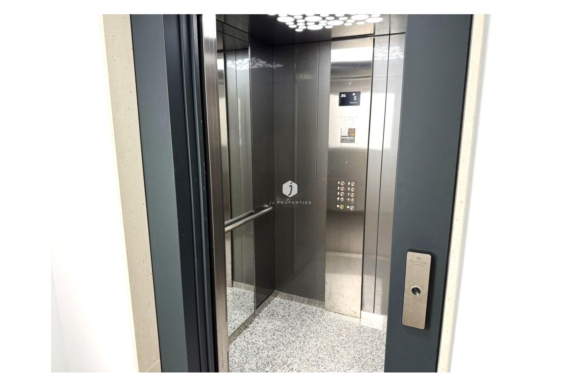 Tweedehands - Appartement / flat -
Torrevieja - PARQUE DE LAS NACIONES