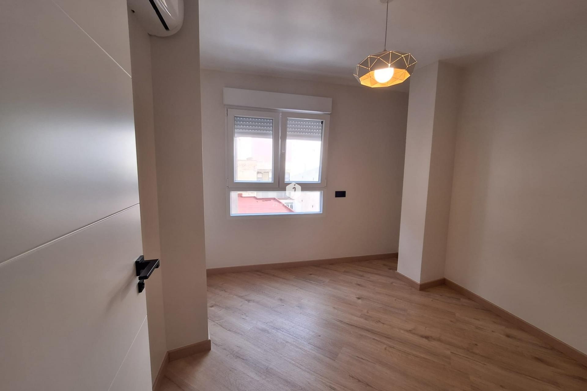 Tweedehands - Appartement / flat -
Torrevieja - Playa de los Locos