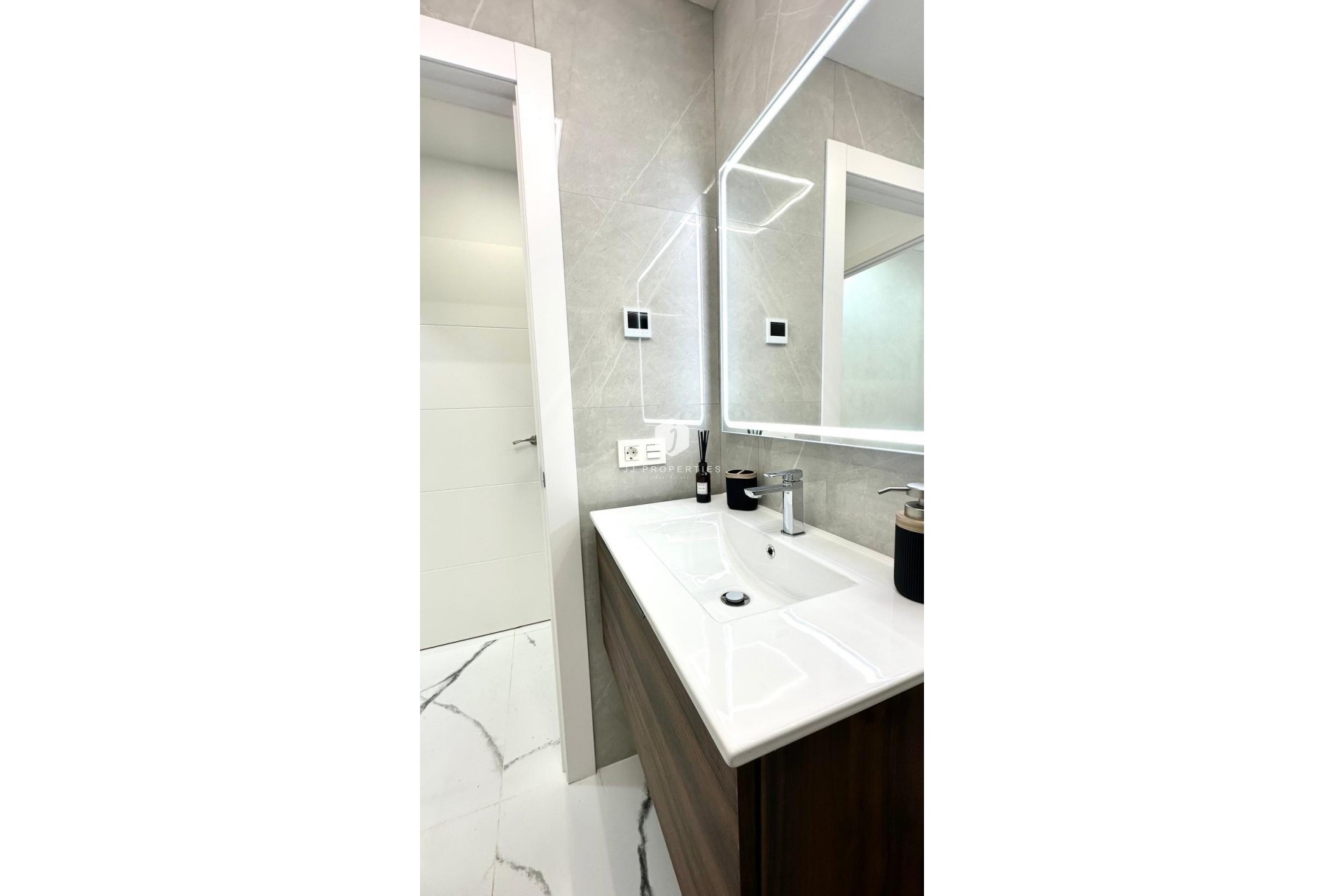 Tweedehands - Appartement / flat -
Torrevieja - Playa del Cura