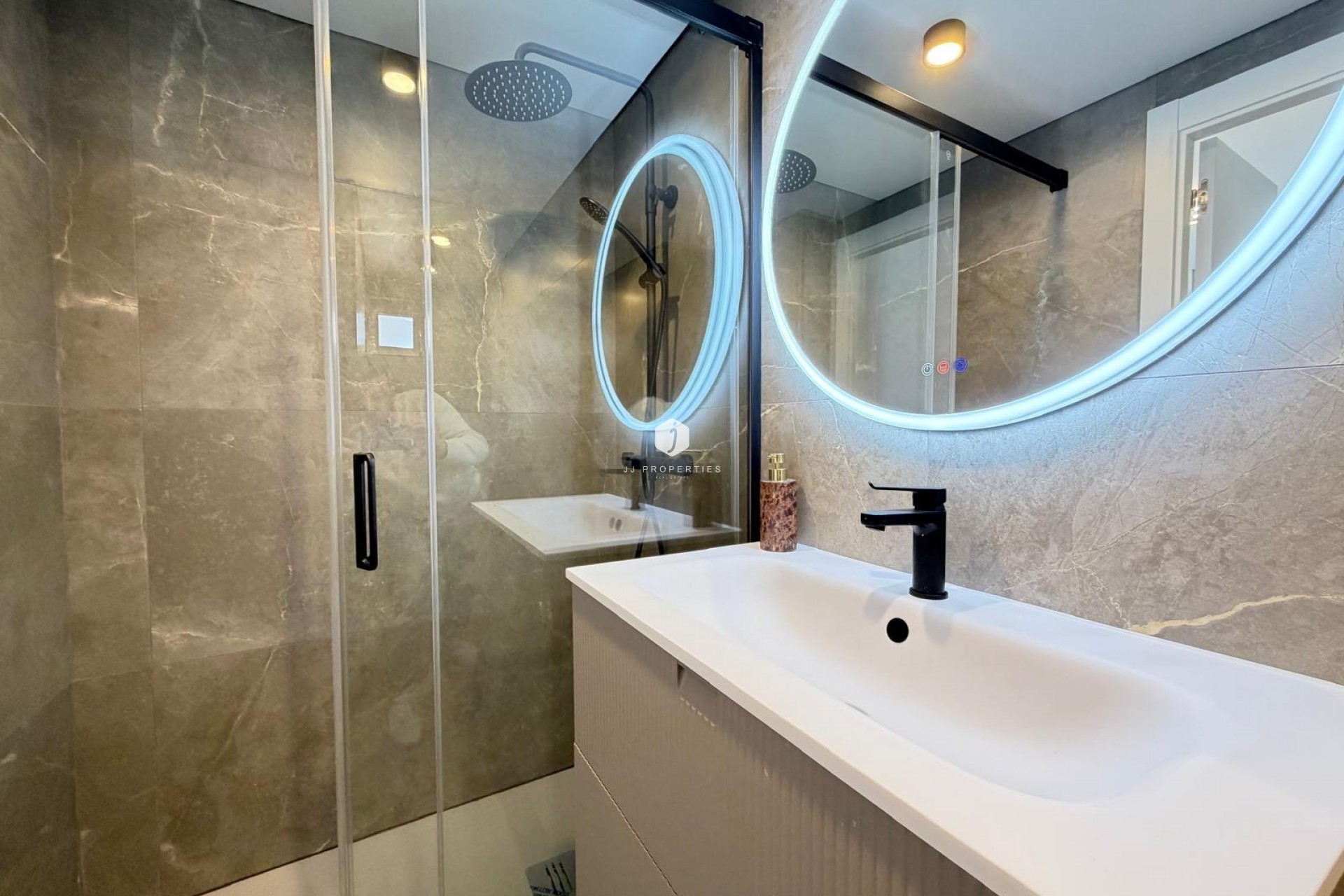 Tweedehands - Appartement / flat -
Torrevieja - Punta prima