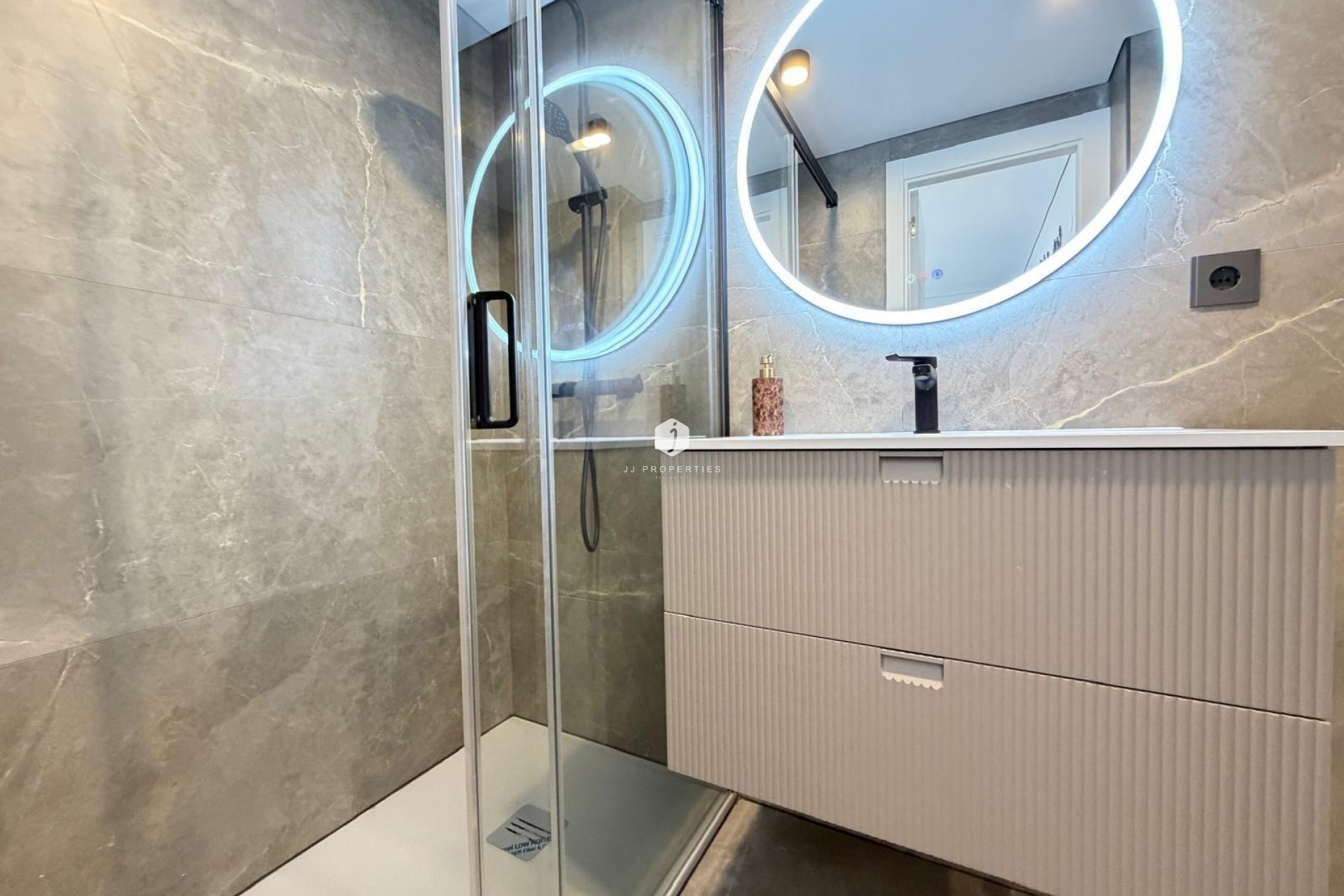 Tweedehands - Appartement / flat -
Torrevieja - Punta prima