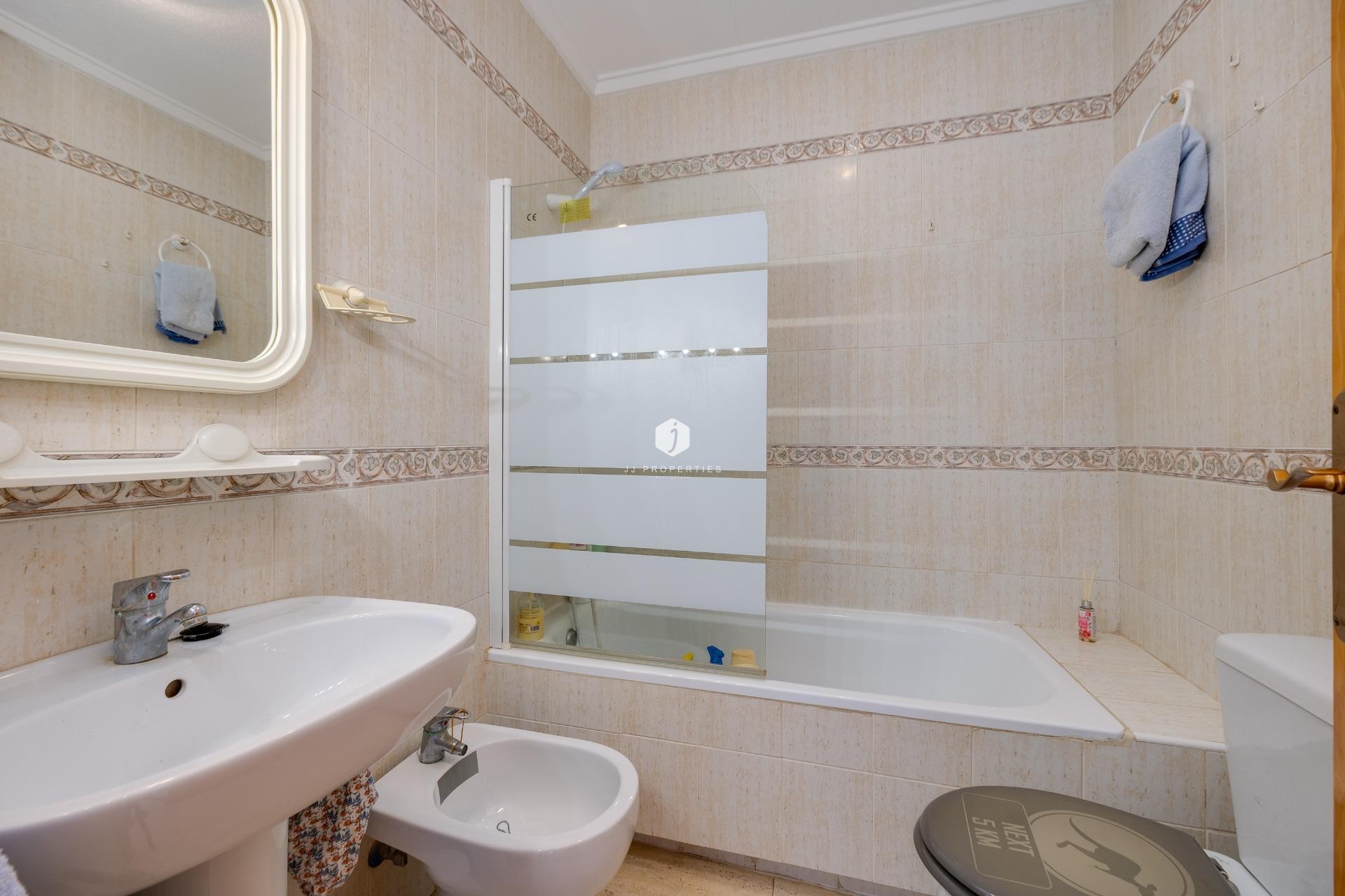 Tweedehands - Bungalow -
Torrevieja - aguas nuevas
