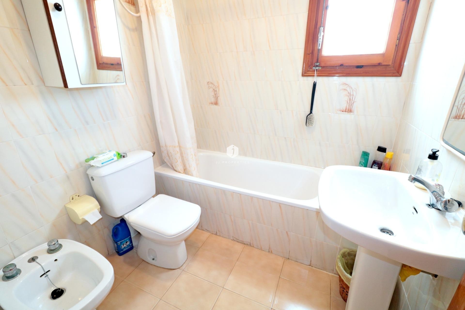 Tweedehands - Bungalow -
Torrevieja - El Acequión - Los Náufragos