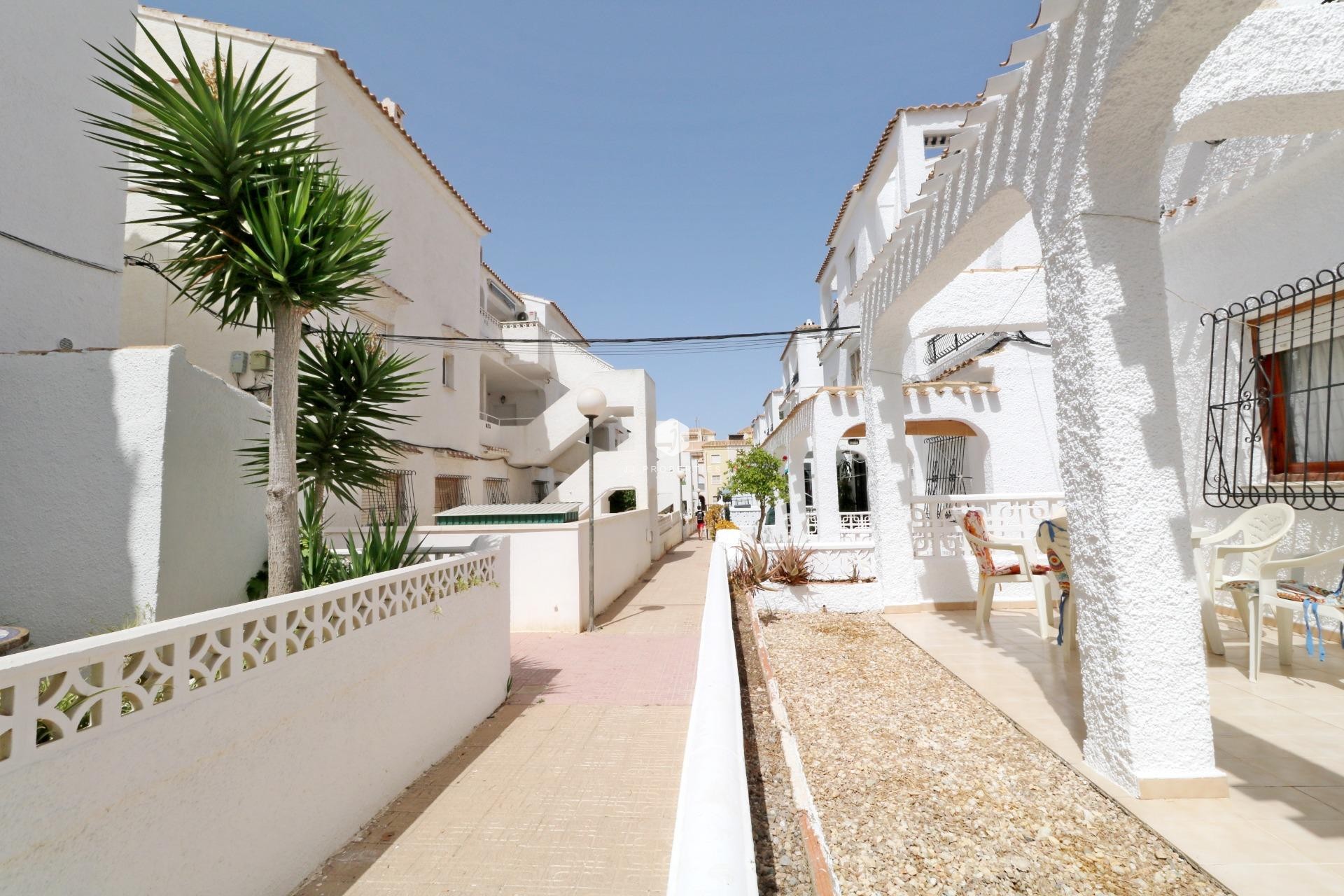 Tweedehands - Bungalow -
Torrevieja - El Acequión - Los Náufragos