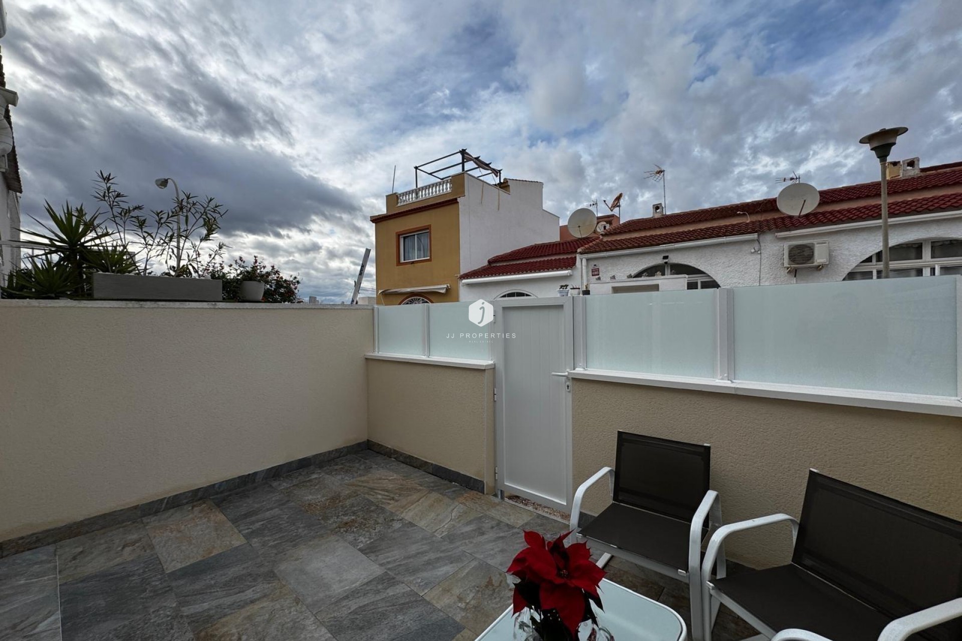 Tweedehands - Bungalow -
Torrevieja - La Siesta - El Salado - Torreta