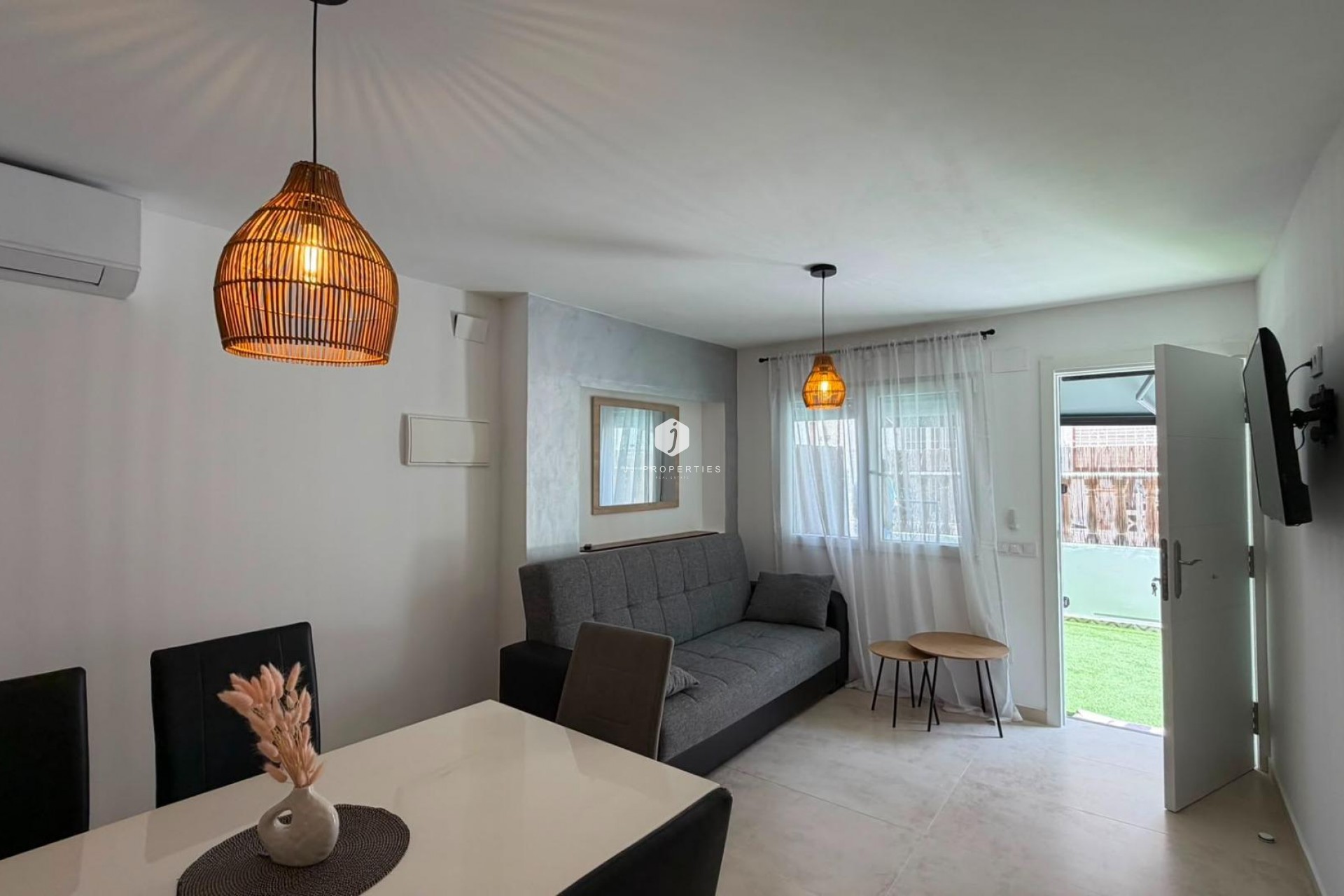 Tweedehands - Bungalow -
Torrevieja - La veleta