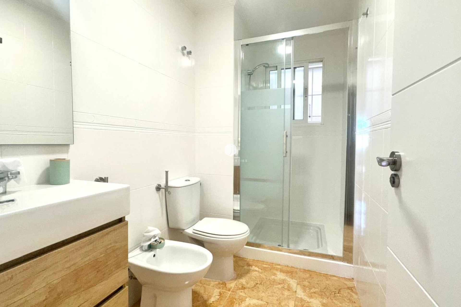 Tweedehands - Bungalow -
Torrevieja - Playa de los Locos