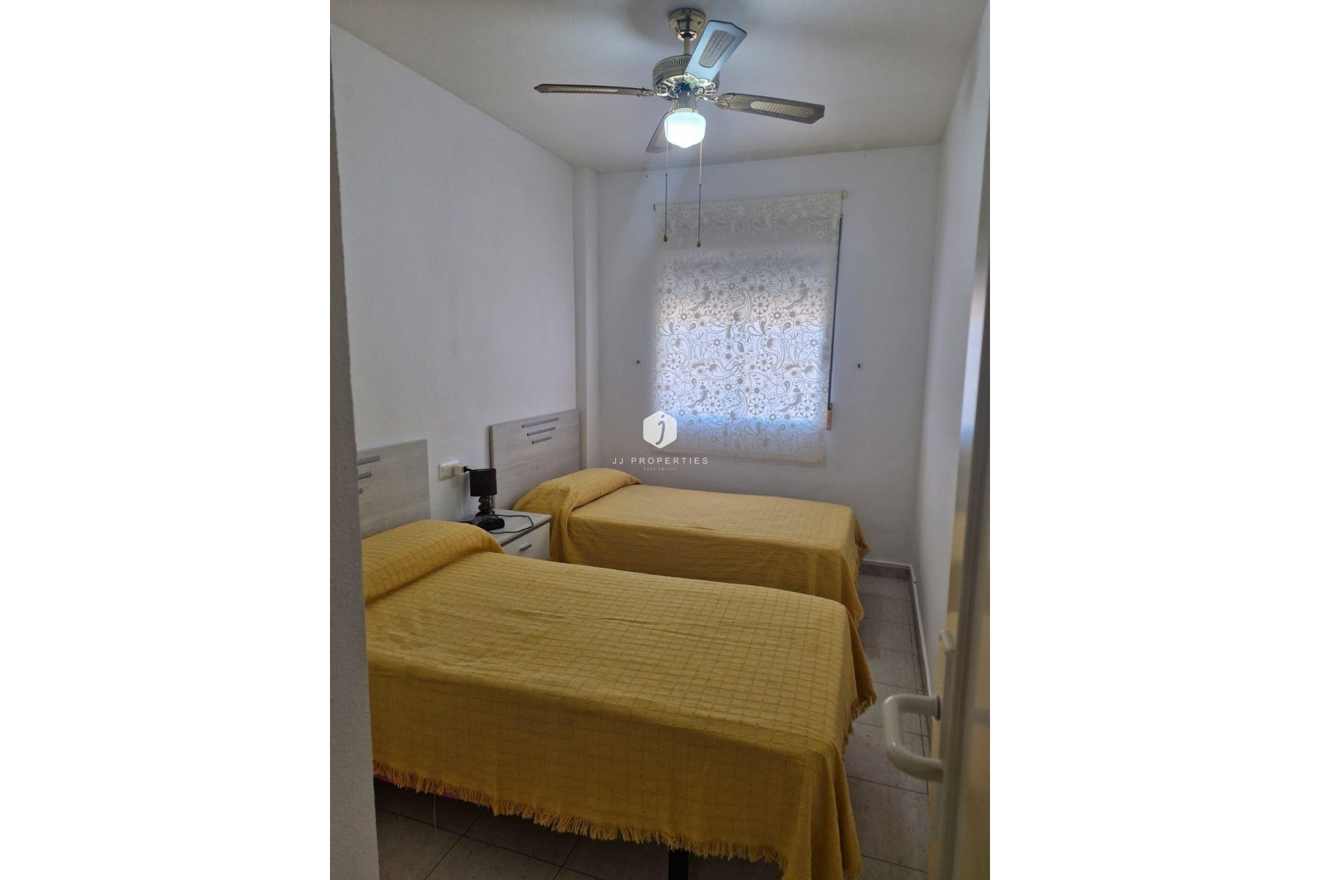 Tweedehands - Bungalow -
Torrevieja - Playa de los Naufragos