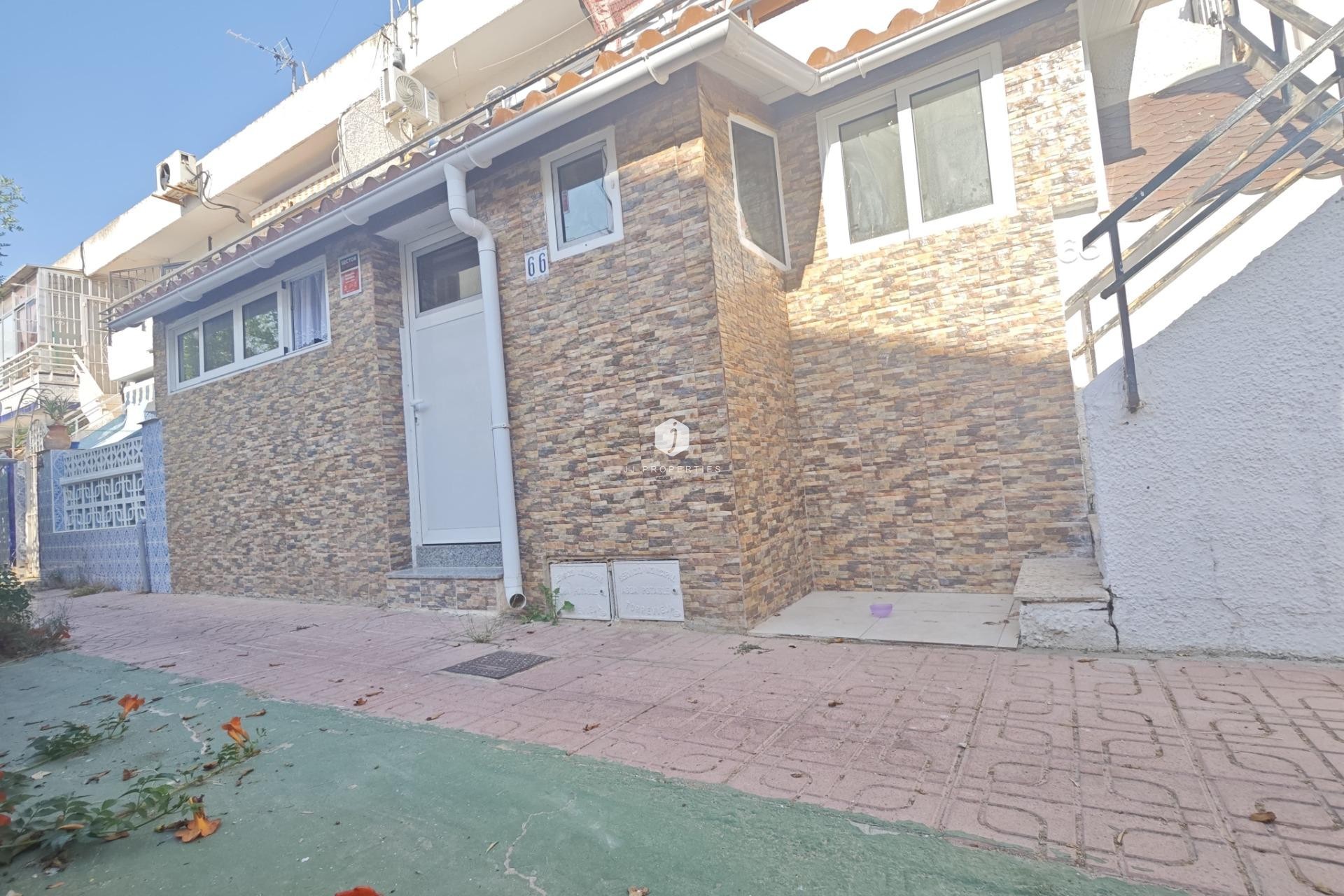 Tweedehands - Bungalow -
Torrevieja - Playa del Cura