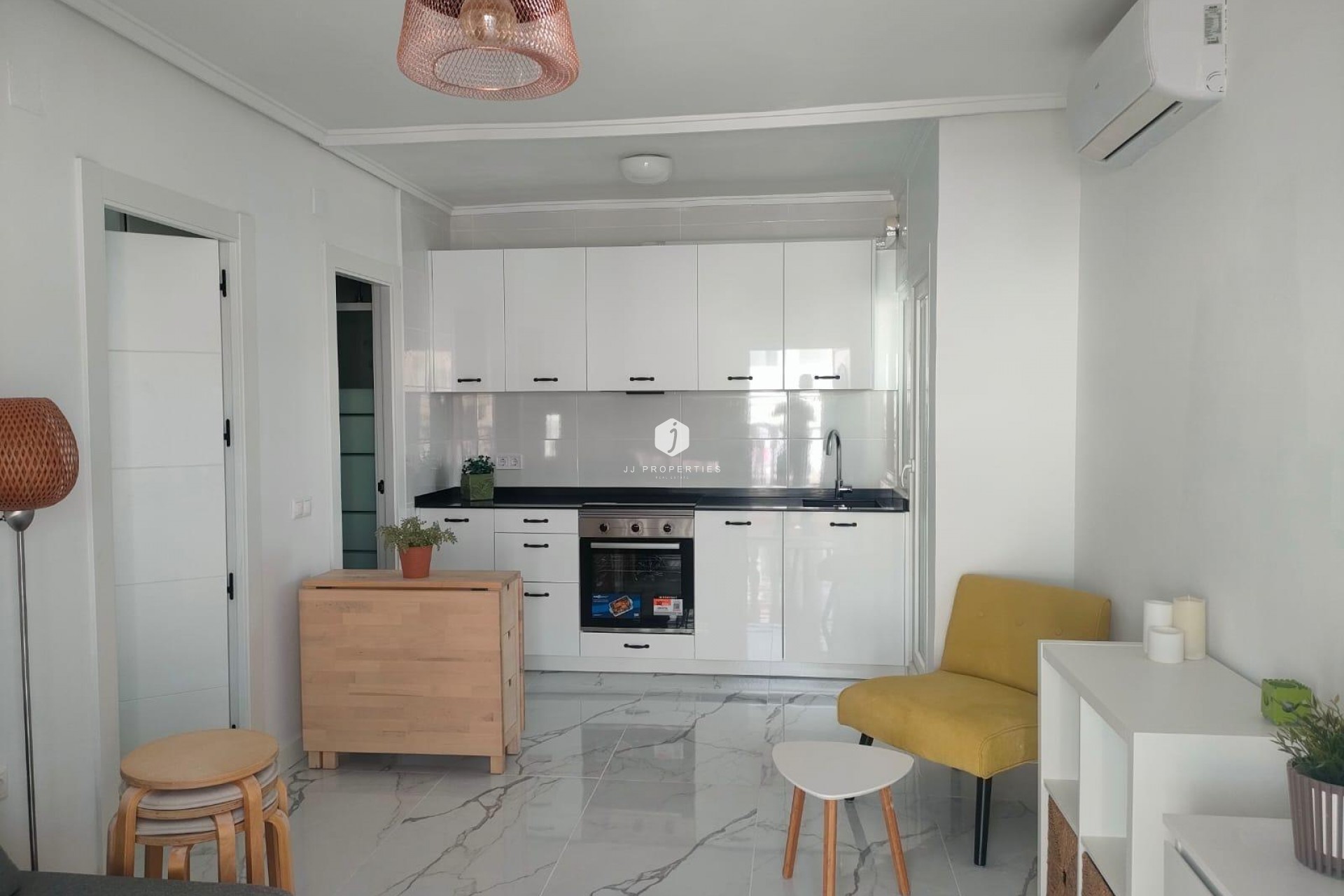 Tweedehands - Bungalow -
Torrevieja - Rosaleda-los Frutales