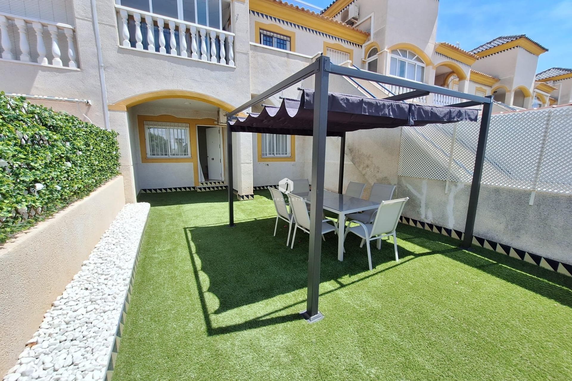 Tweedehands - Bungalow -
Torrevieja - Sector 25
