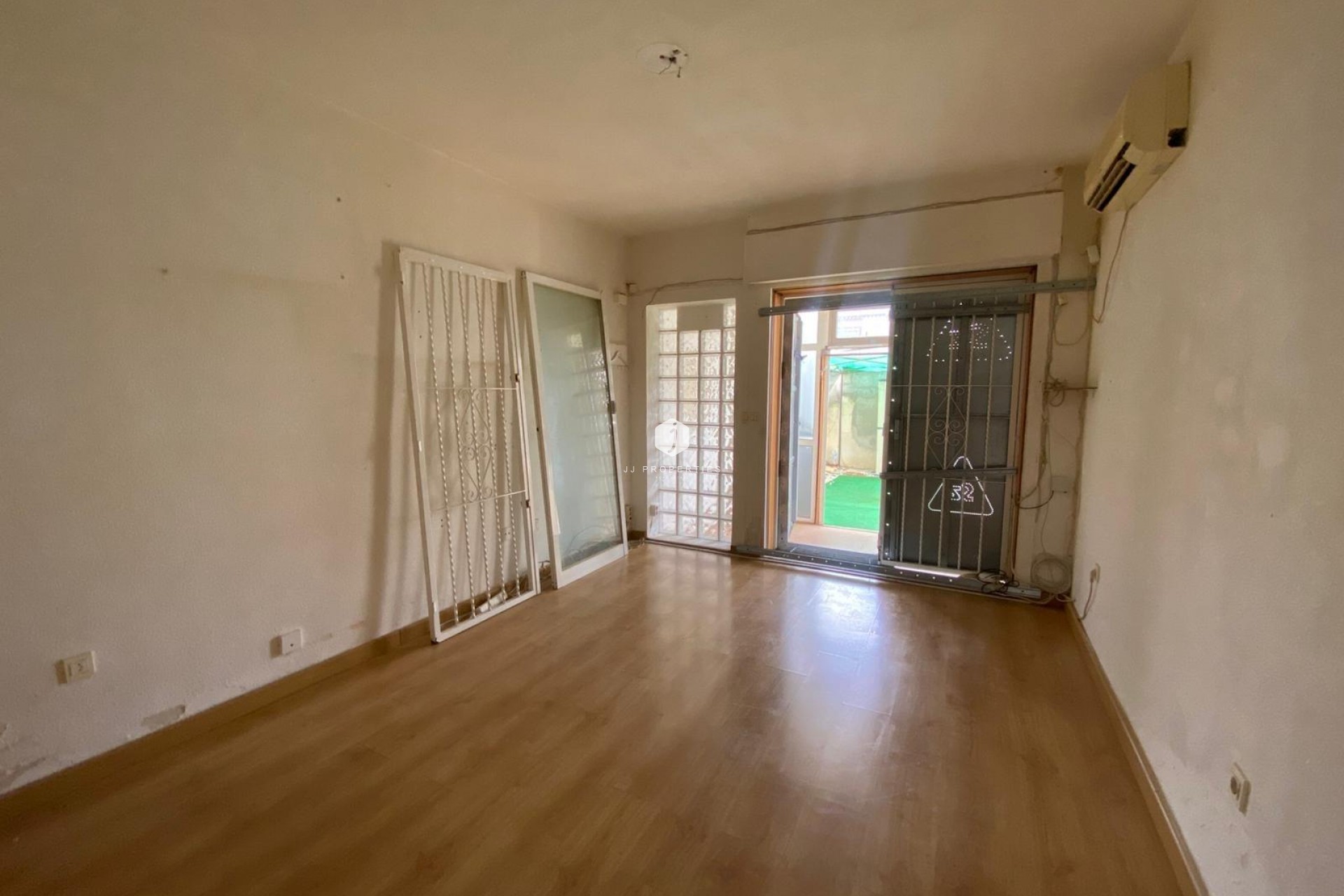 Tweedehands - Bungalow -
Torrevieja - Torretas