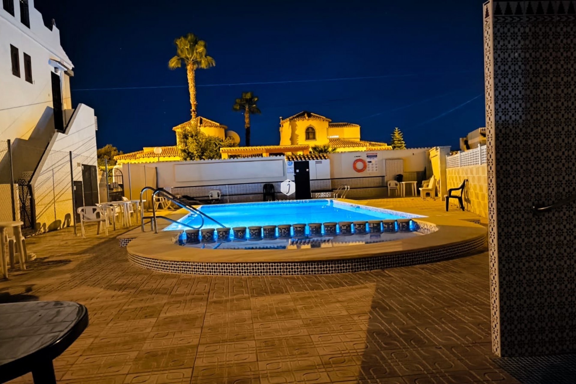 Tweedehands - Chalet -
El Chaparral - Inland