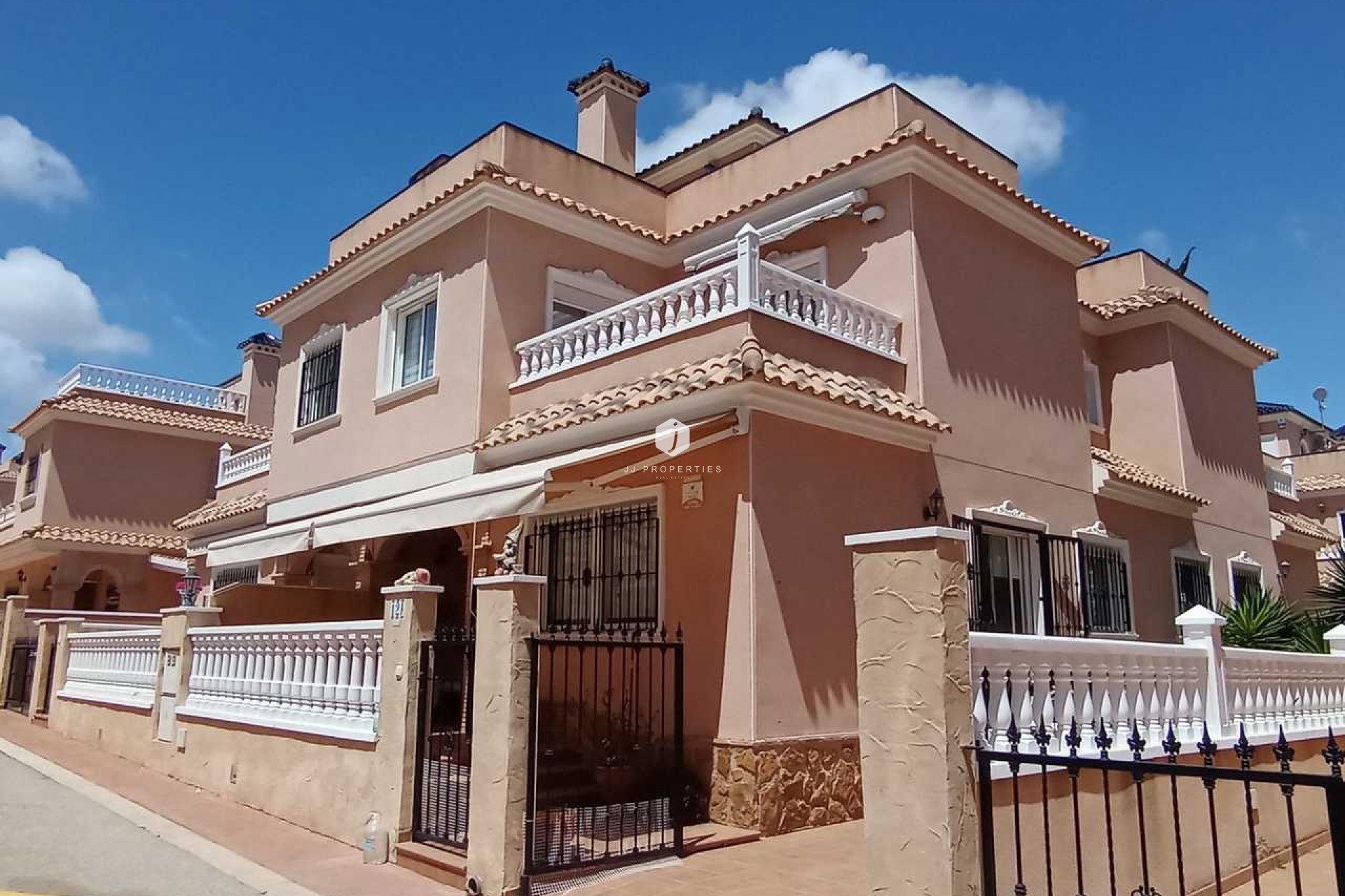 Tweedehands - Chalet -
Los Dolses - Inland