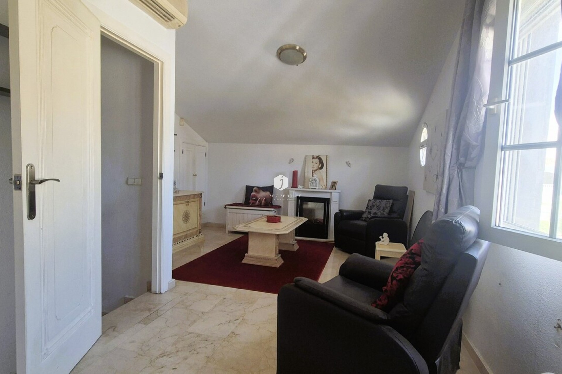 Tweedehands - Chalet -
Los Dolses - Inland